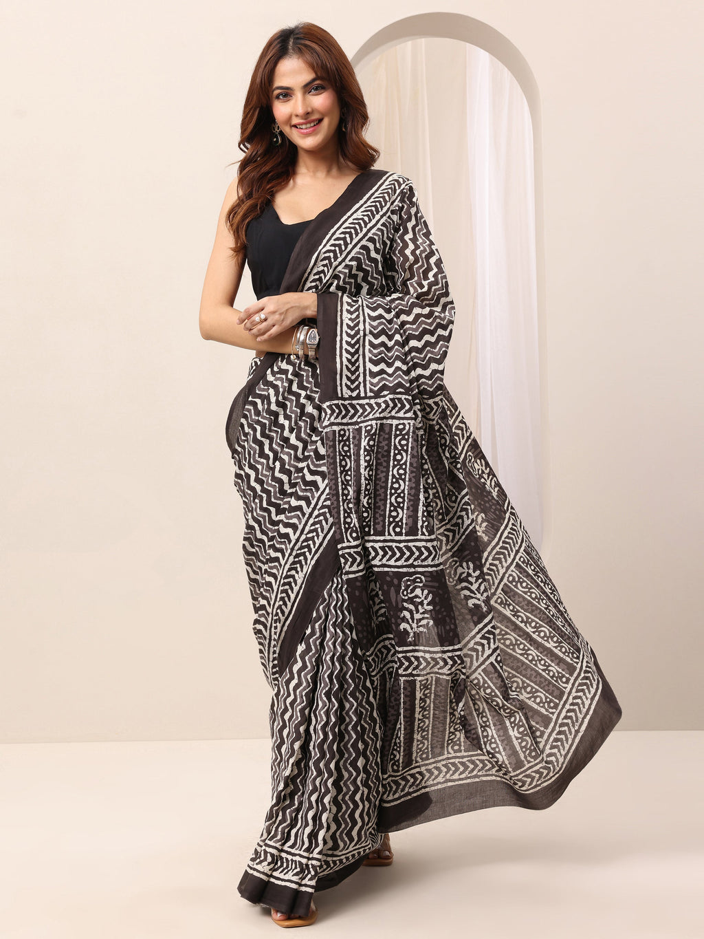 Grey Printed Leheriya Cotton Saree With Unstitched Blouse Piece