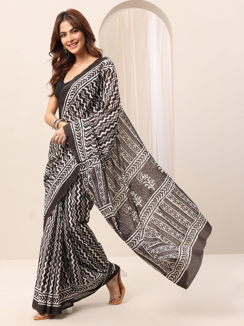 Grey Printed Leheriya Cotton Saree With Unstitched Blouse Piece