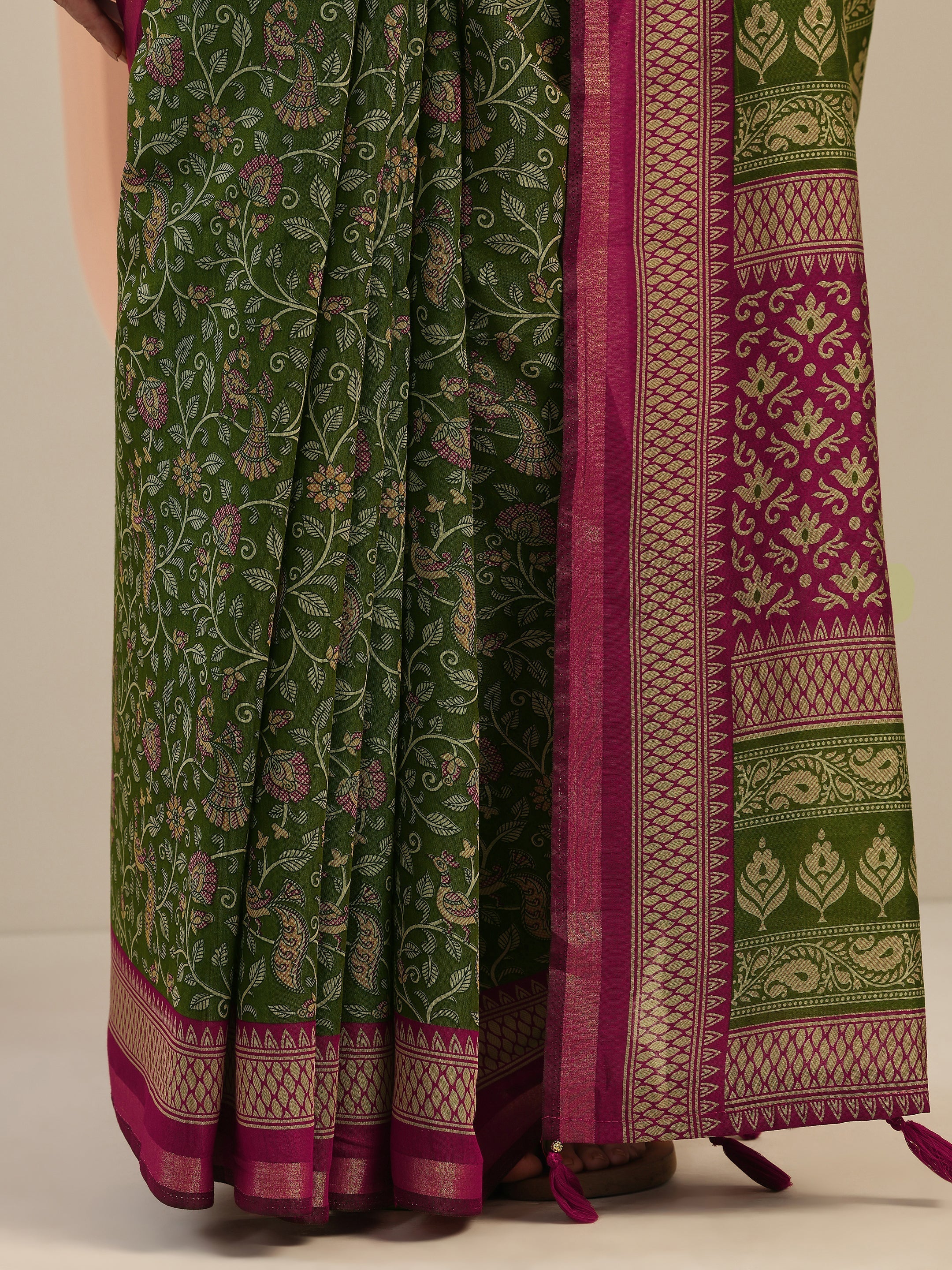 Green Printed Silk Blend Saree With Unstitched Blouse Piece