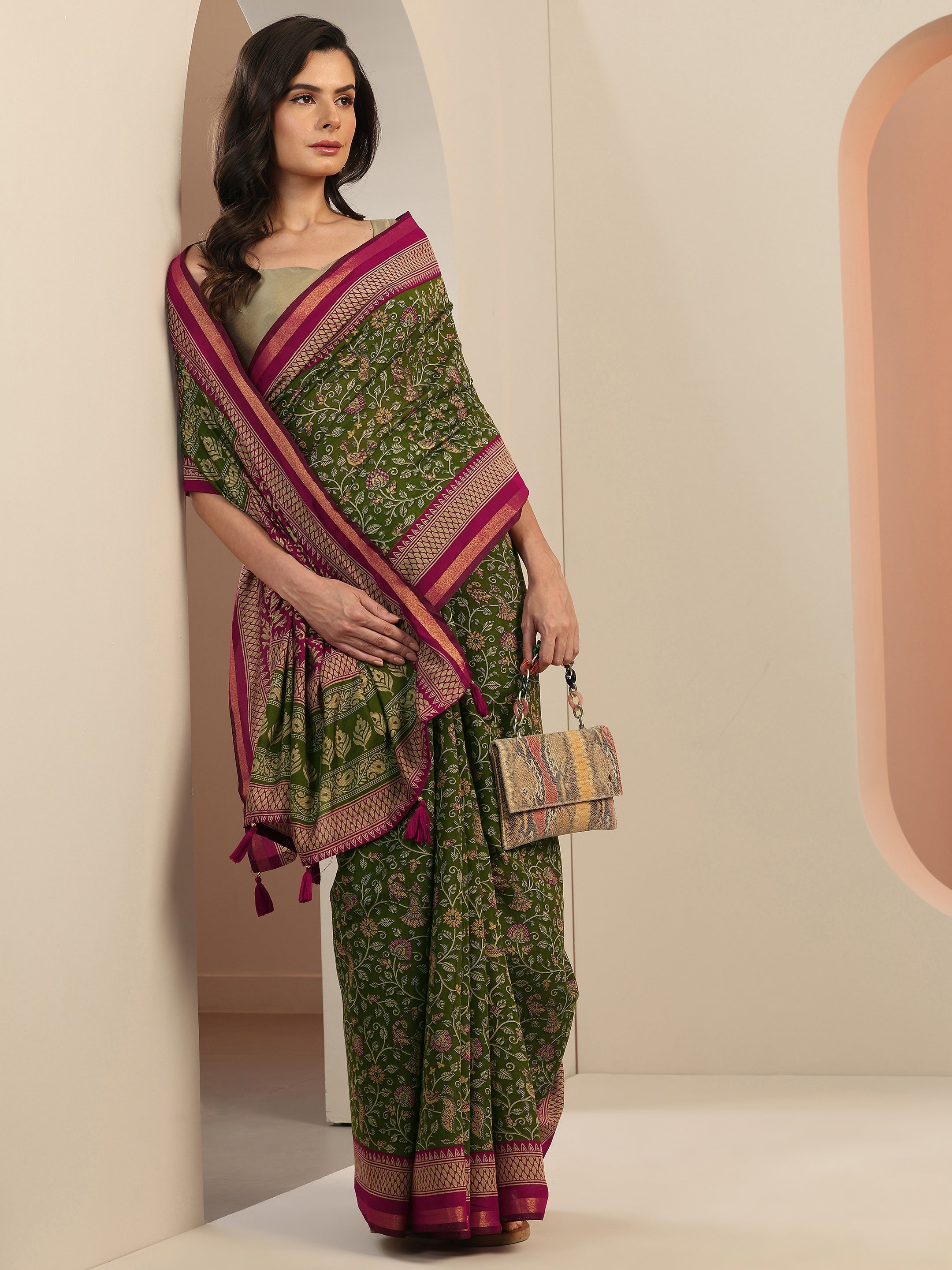 Green Printed Silk Blend Saree With Unstitched Blouse Piece