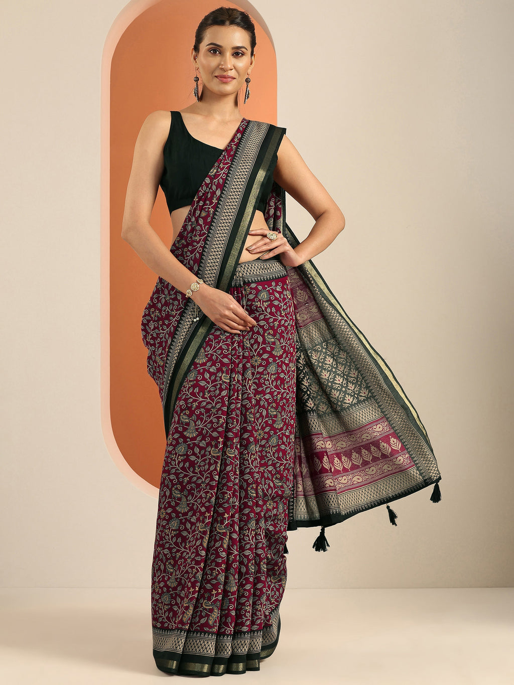 Maroon Printed Silk Blend Saree With Unstitched Blouse Piece