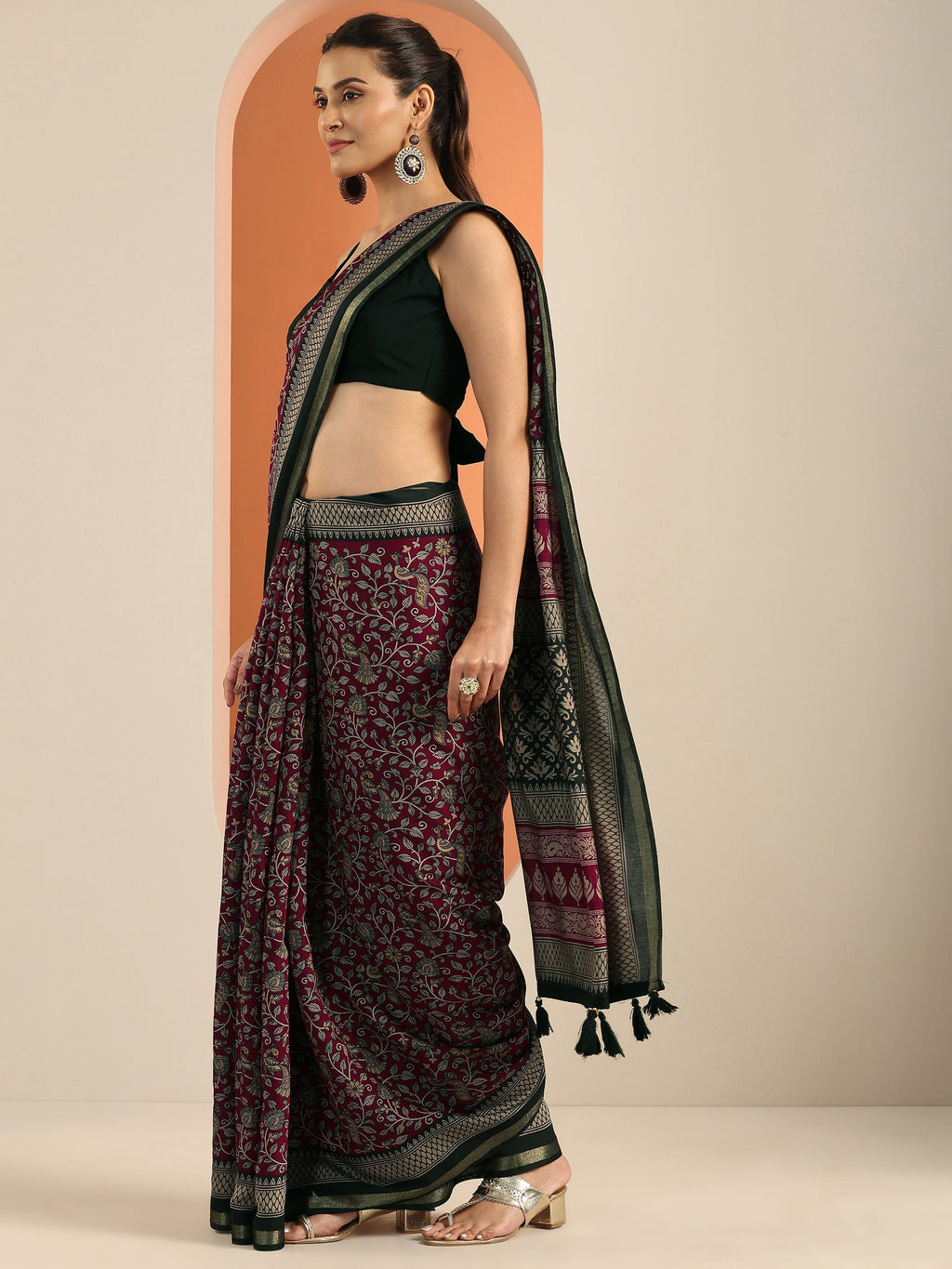 Maroon Printed Silk Blend Saree With Unstitched Blouse Piece