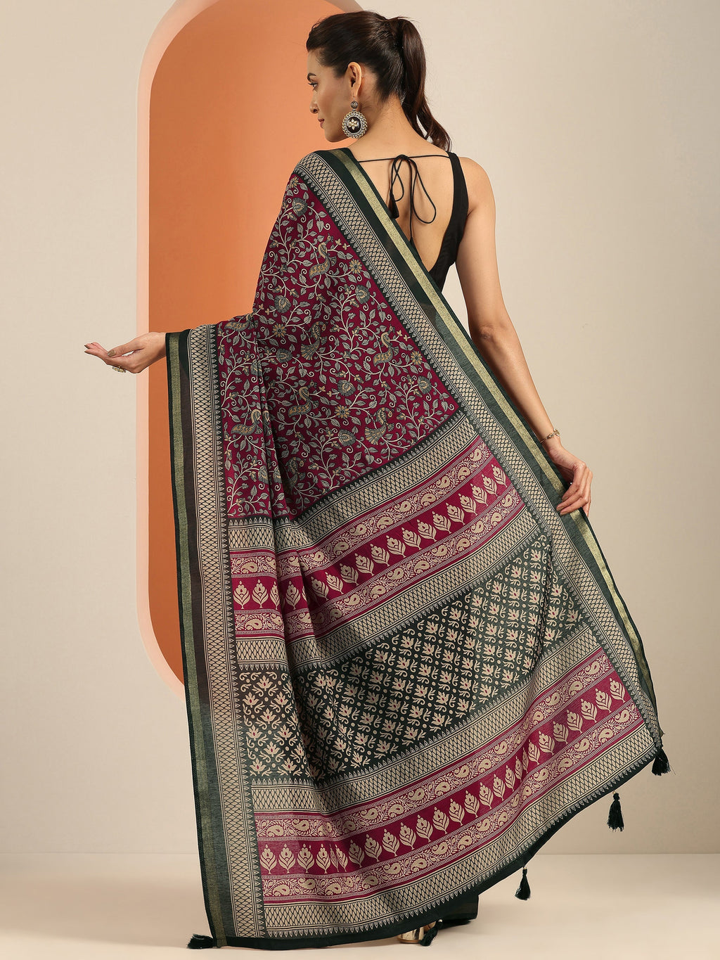 Maroon Printed Silk Blend Saree With Unstitched Blouse Piece