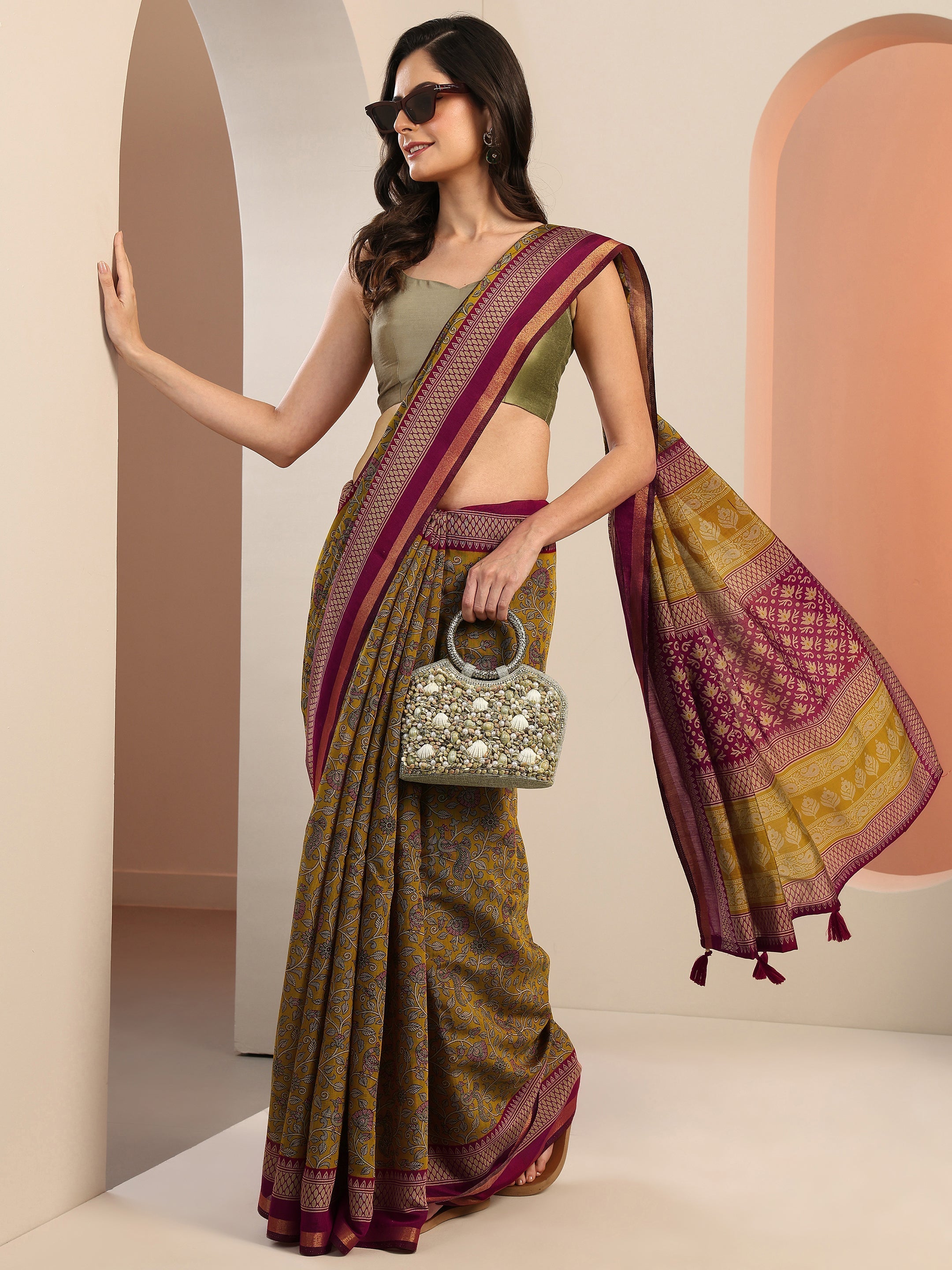 Mustard Printed Silk Blend Saree With Unstitched Blouse Piece