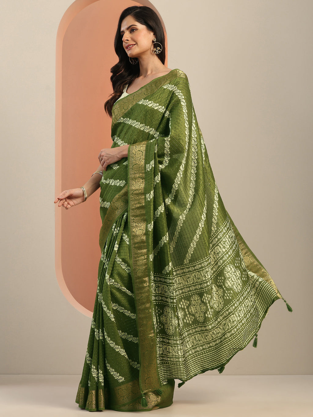 Olive Printed Silk Blend Saree With Unstitched Blouse Piece