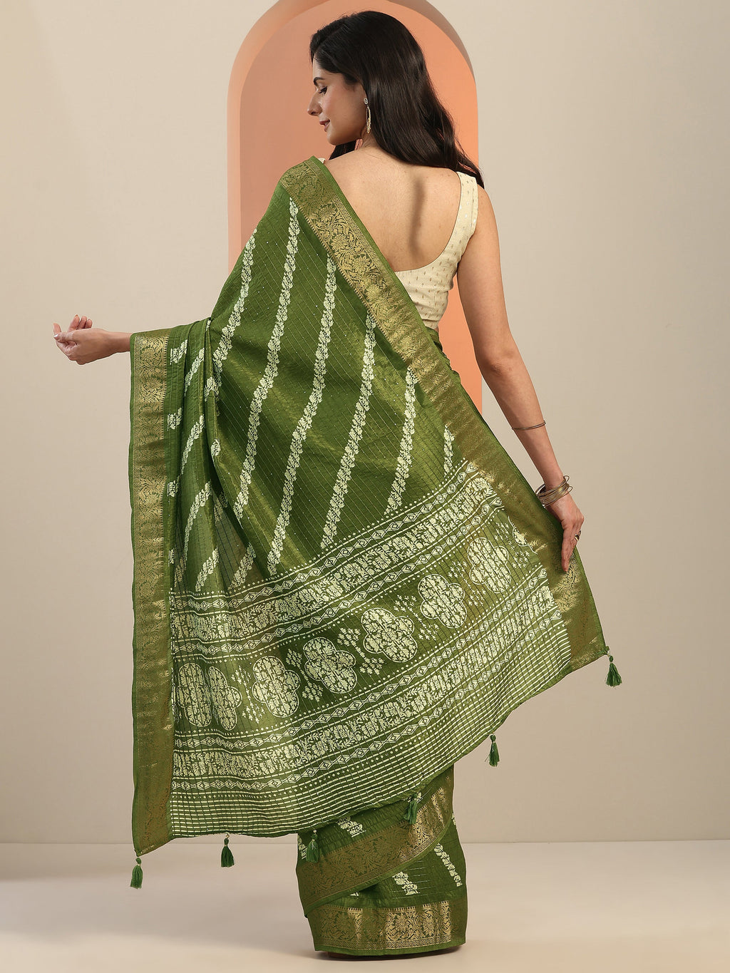 Olive Printed Silk Blend Saree With Unstitched Blouse Piece
