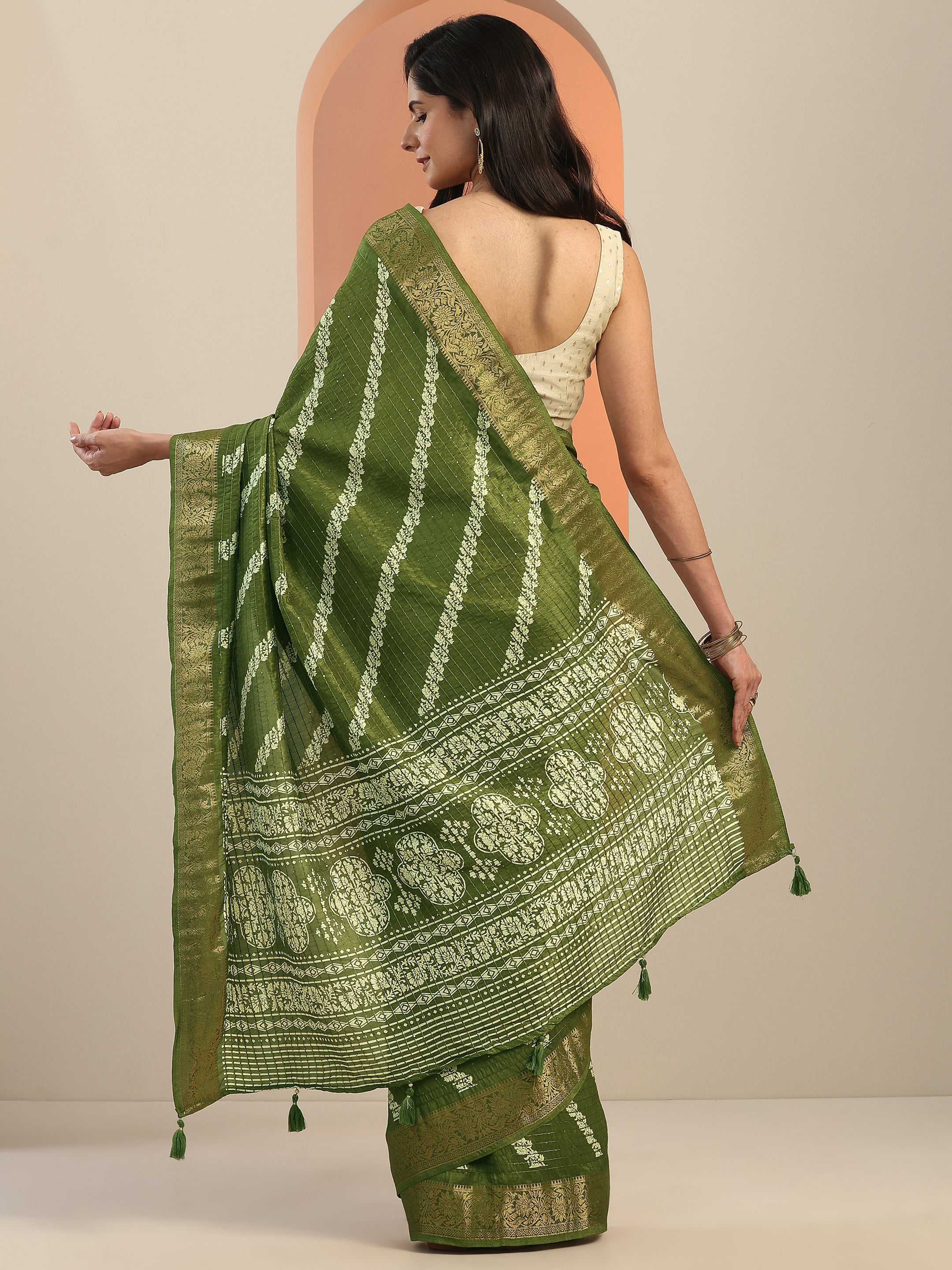 Olive Printed Silk Blend Saree With Unstitched Blouse Piece