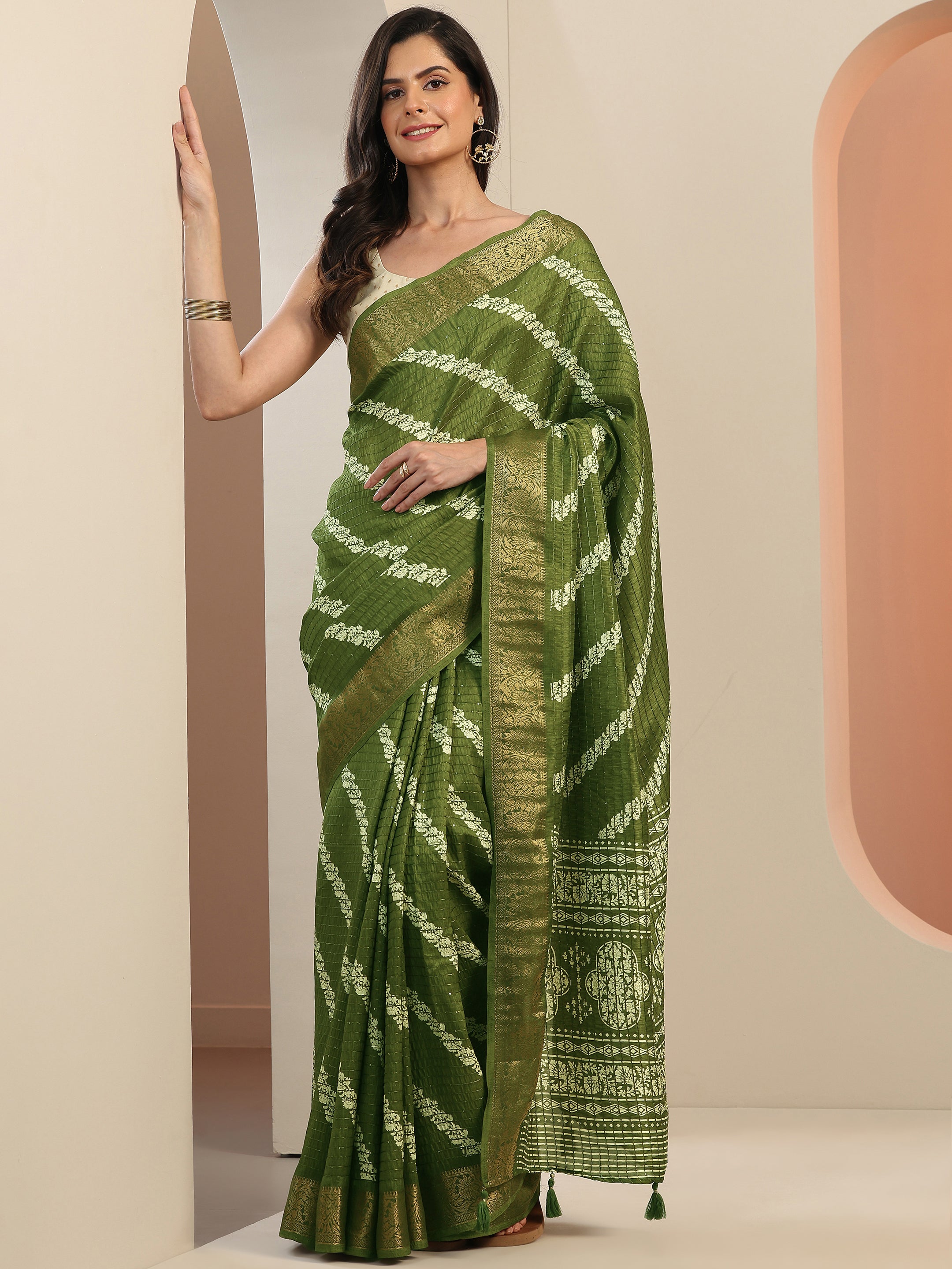 Olive Printed Silk Blend Saree With Unstitched Blouse Piece
