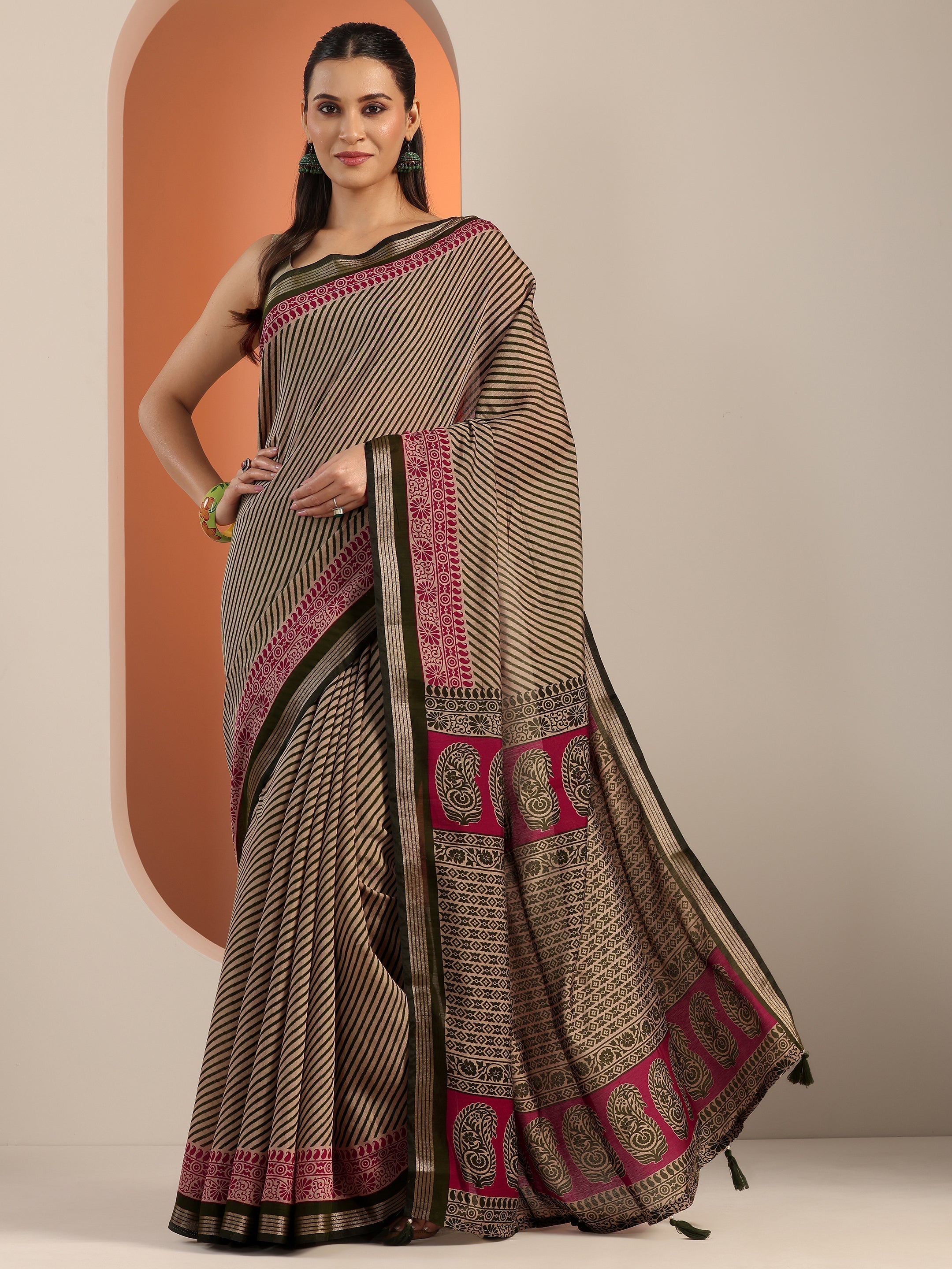 Olive Printed Cotton Blend Saree With Unstitched Blouse Piece