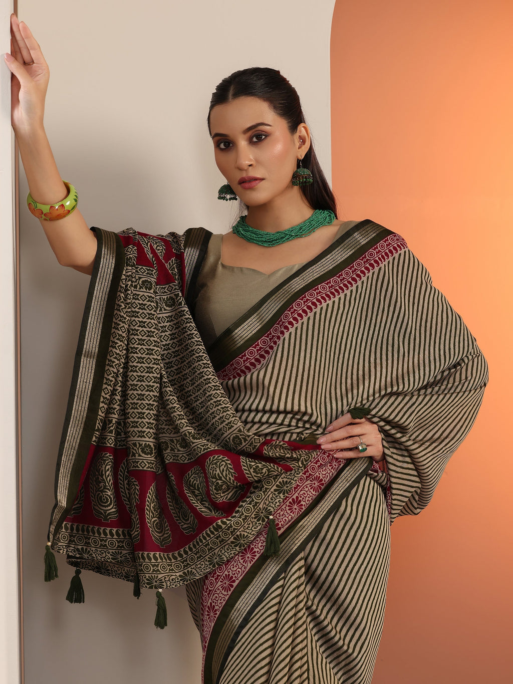 Olive Printed Cotton Blend Saree With Unstitched Blouse Piece