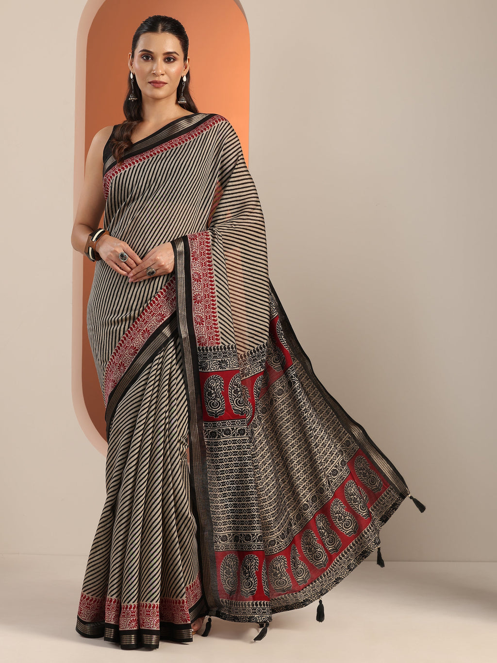 Black Printed Cotton Blend Saree With Unstitched Blouse Piece