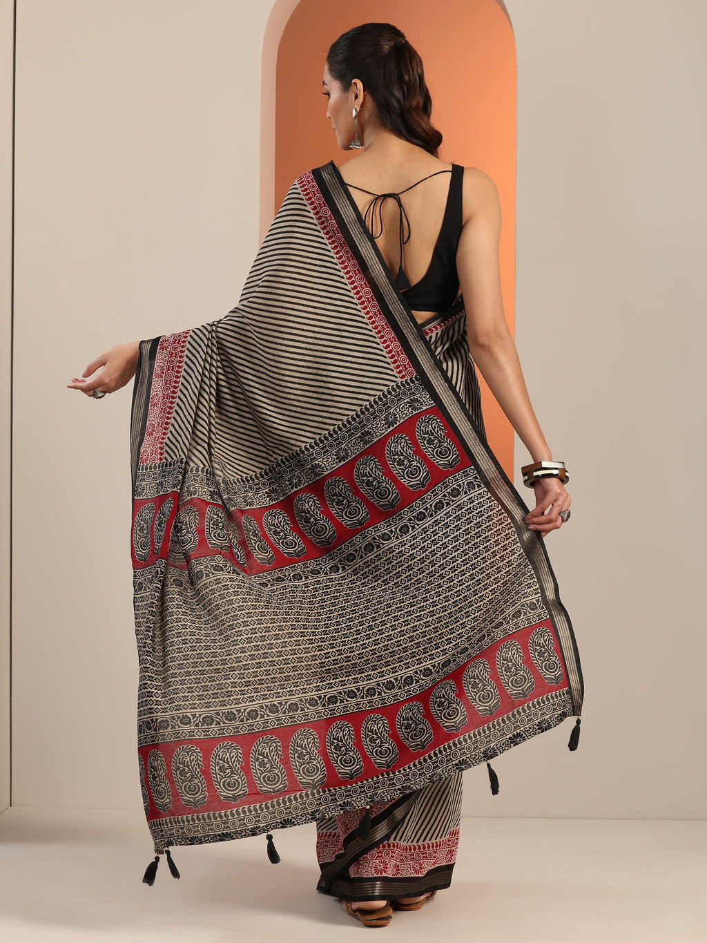 Black Printed Cotton Blend Saree With Unstitched Blouse Piece