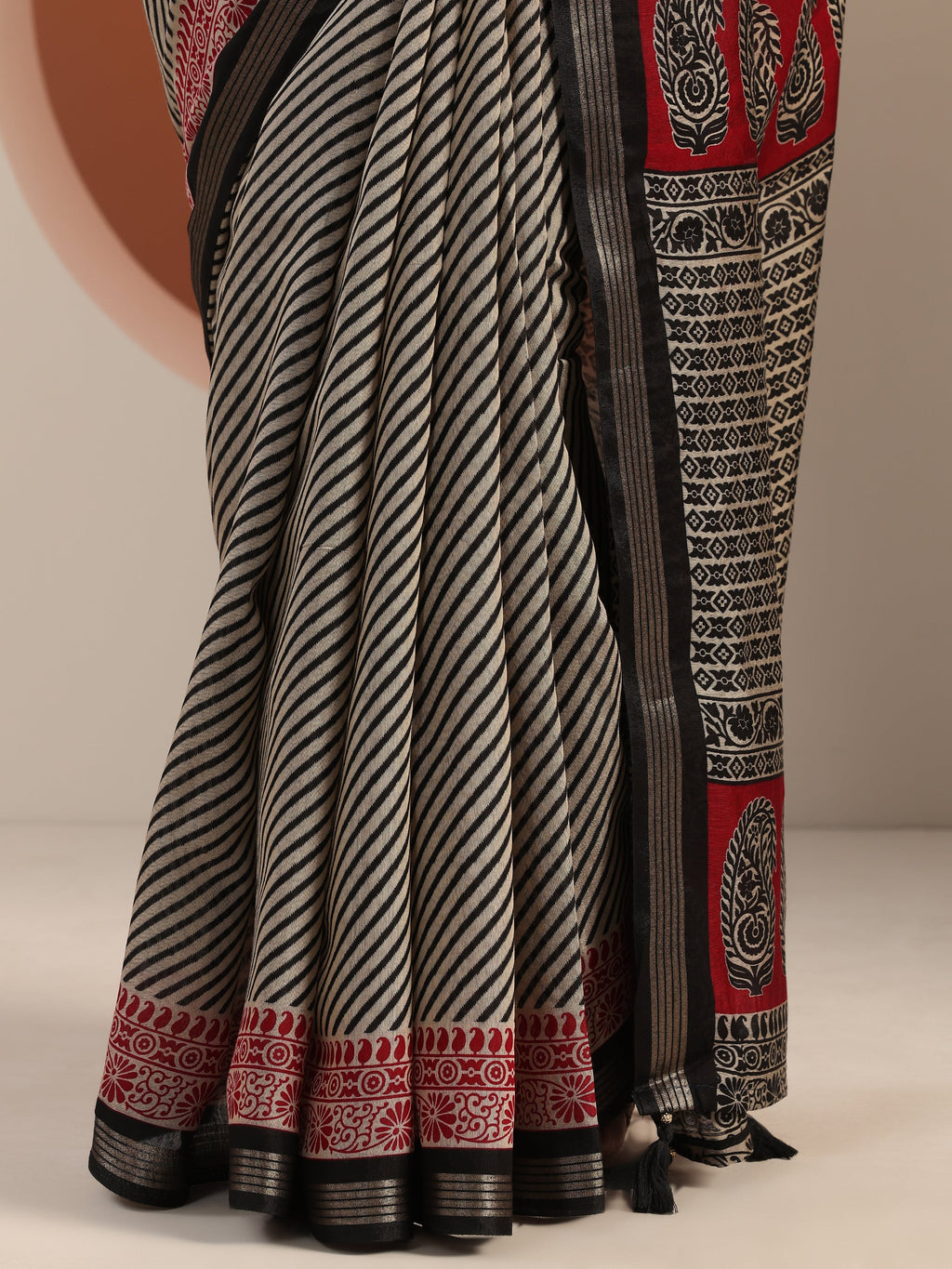 Black Printed Cotton Blend Saree With Unstitched Blouse Piece