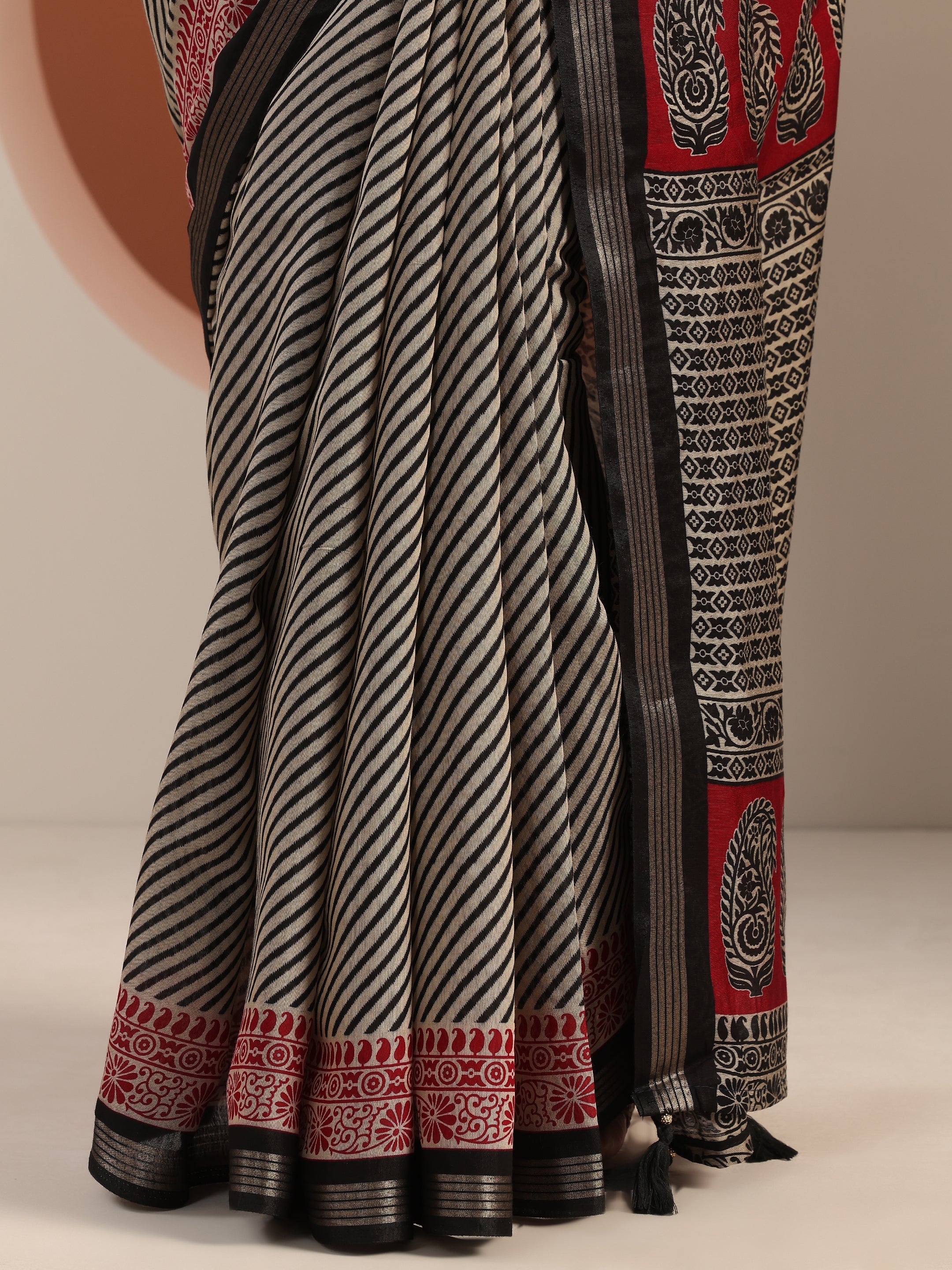 Black Printed Cotton Blend Saree With Unstitched Blouse Piece