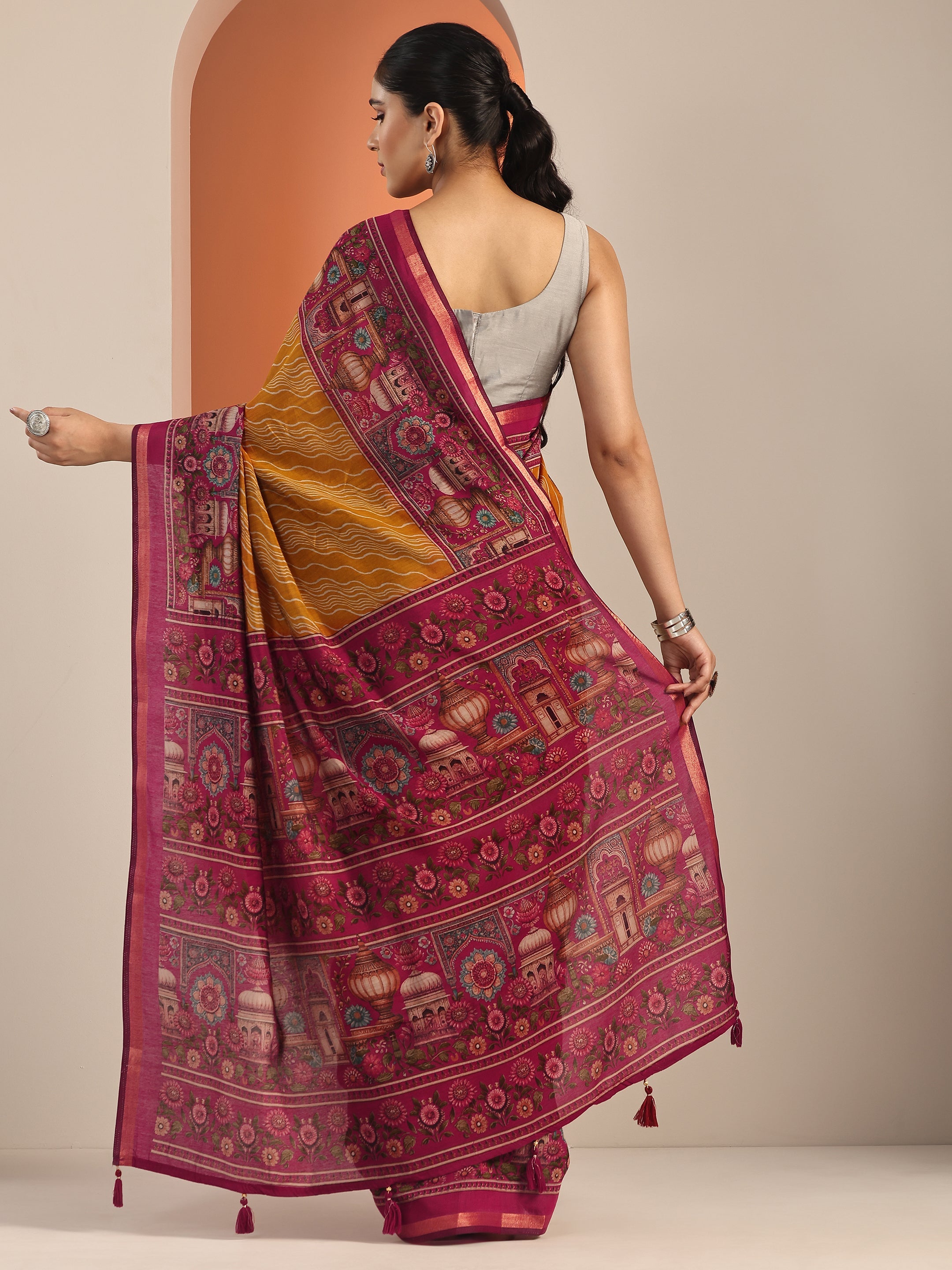 Mustard Printed Cotton Blend Saree With Unstitched Blouse Piece