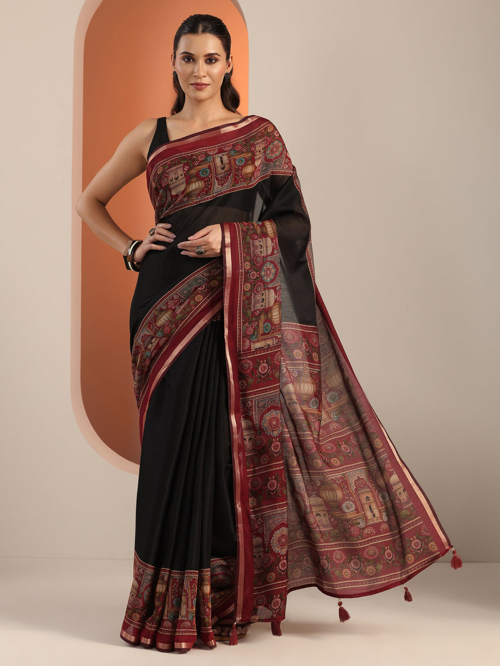 Black Solid Cotton Blend Saree With Unstitched Blouse Piece