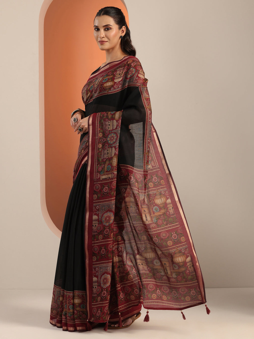 Black Solid Cotton Blend Saree With Unstitched Blouse Piece