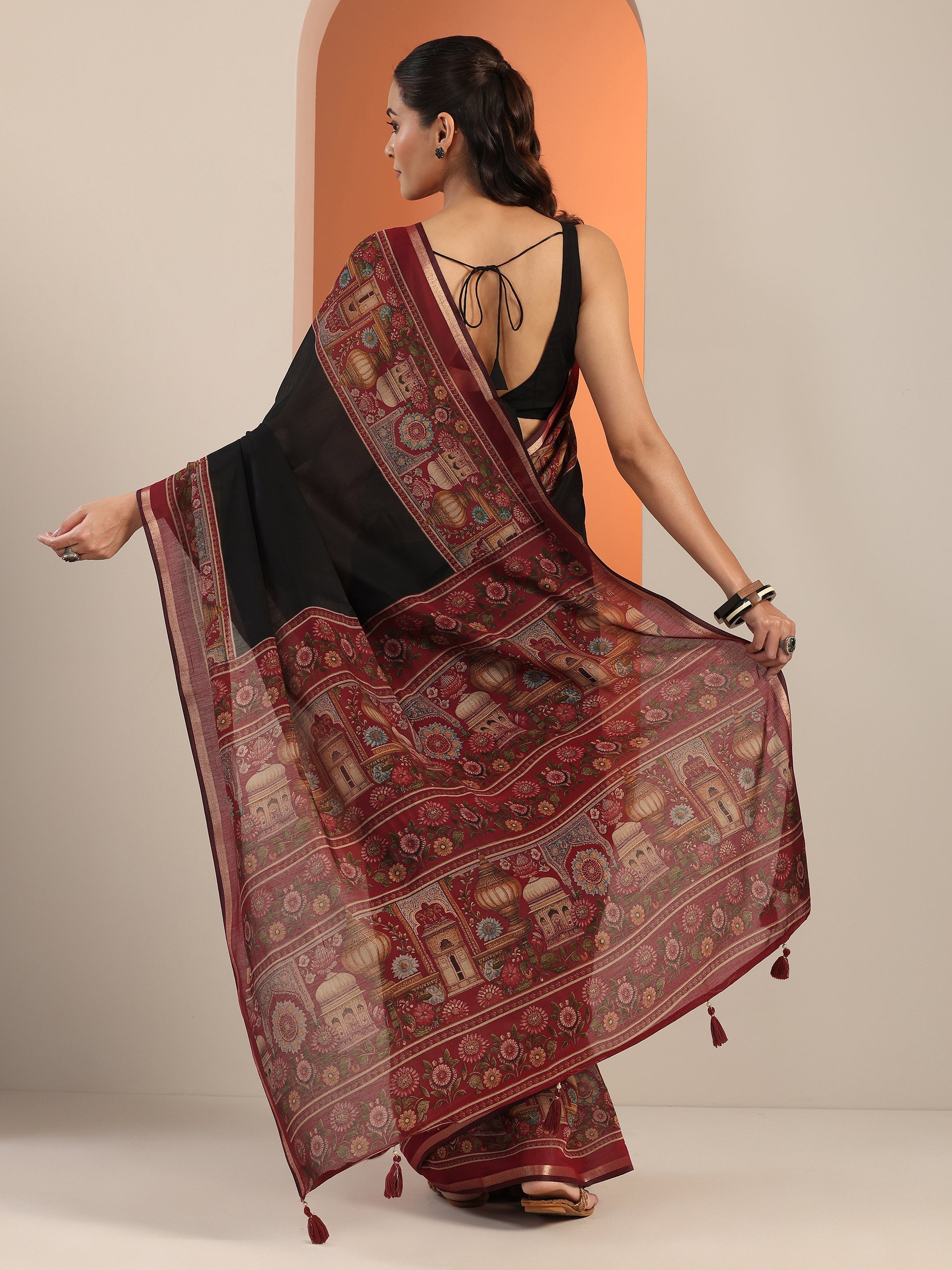 Black Solid Cotton Blend Saree With Unstitched Blouse Piece