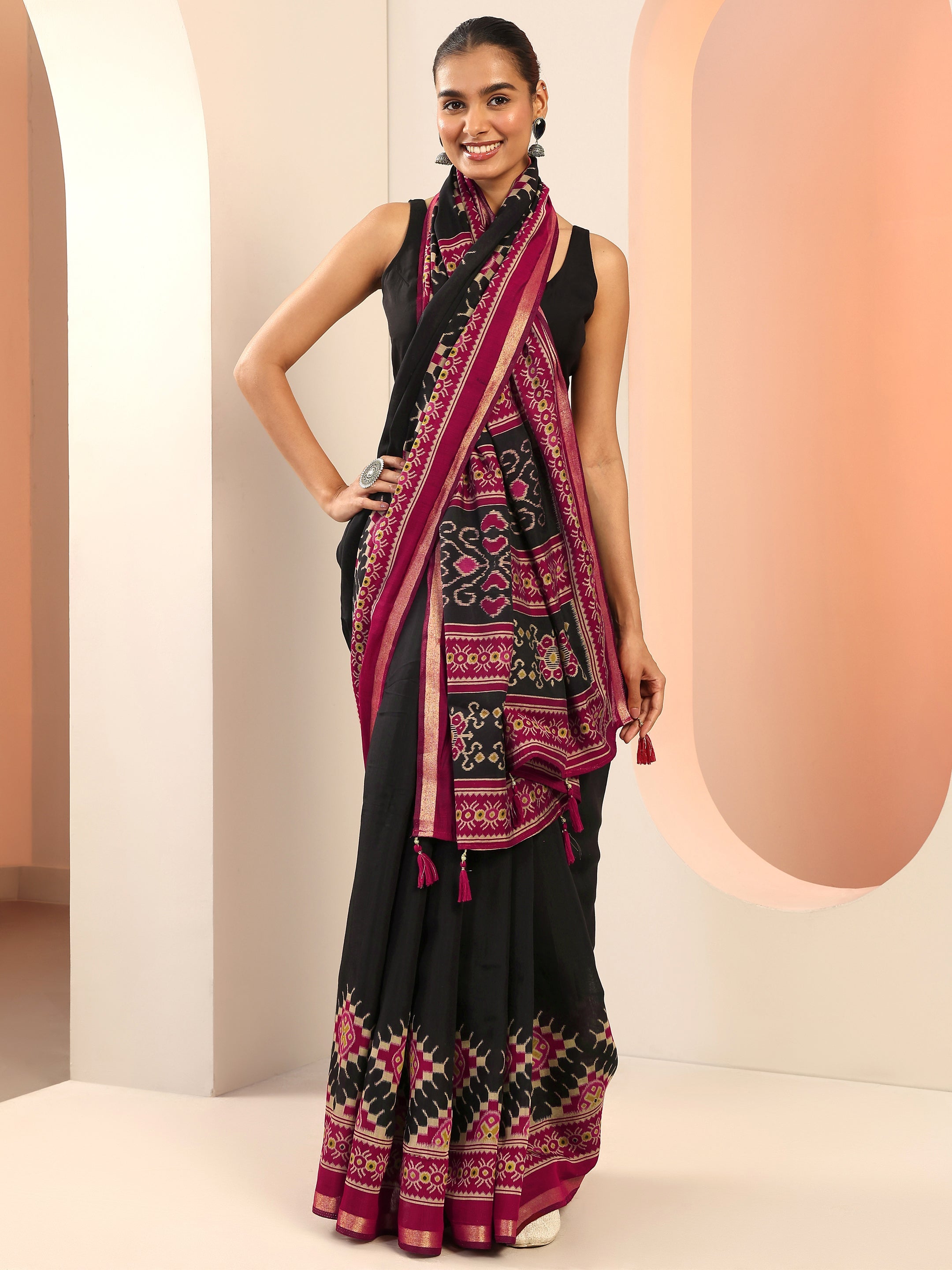 Black Solid Cotton Saree With Unstitched Blouse Piece