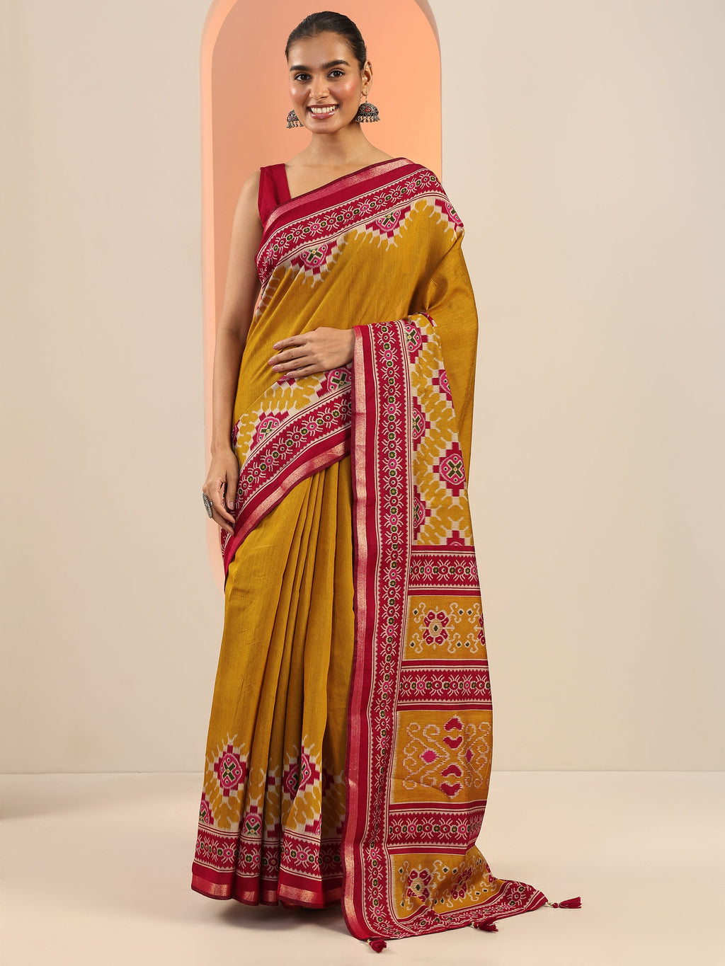 Mustard Solid Cotton Saree With Unstitched Blouse Piece