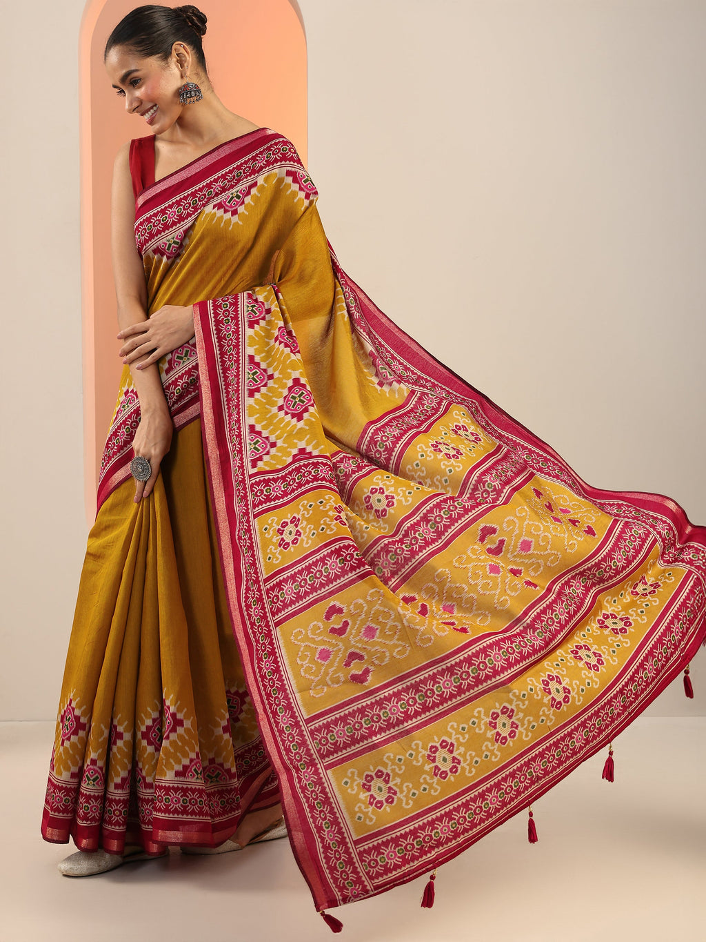 Mustard Solid Cotton Saree With Unstitched Blouse Piece