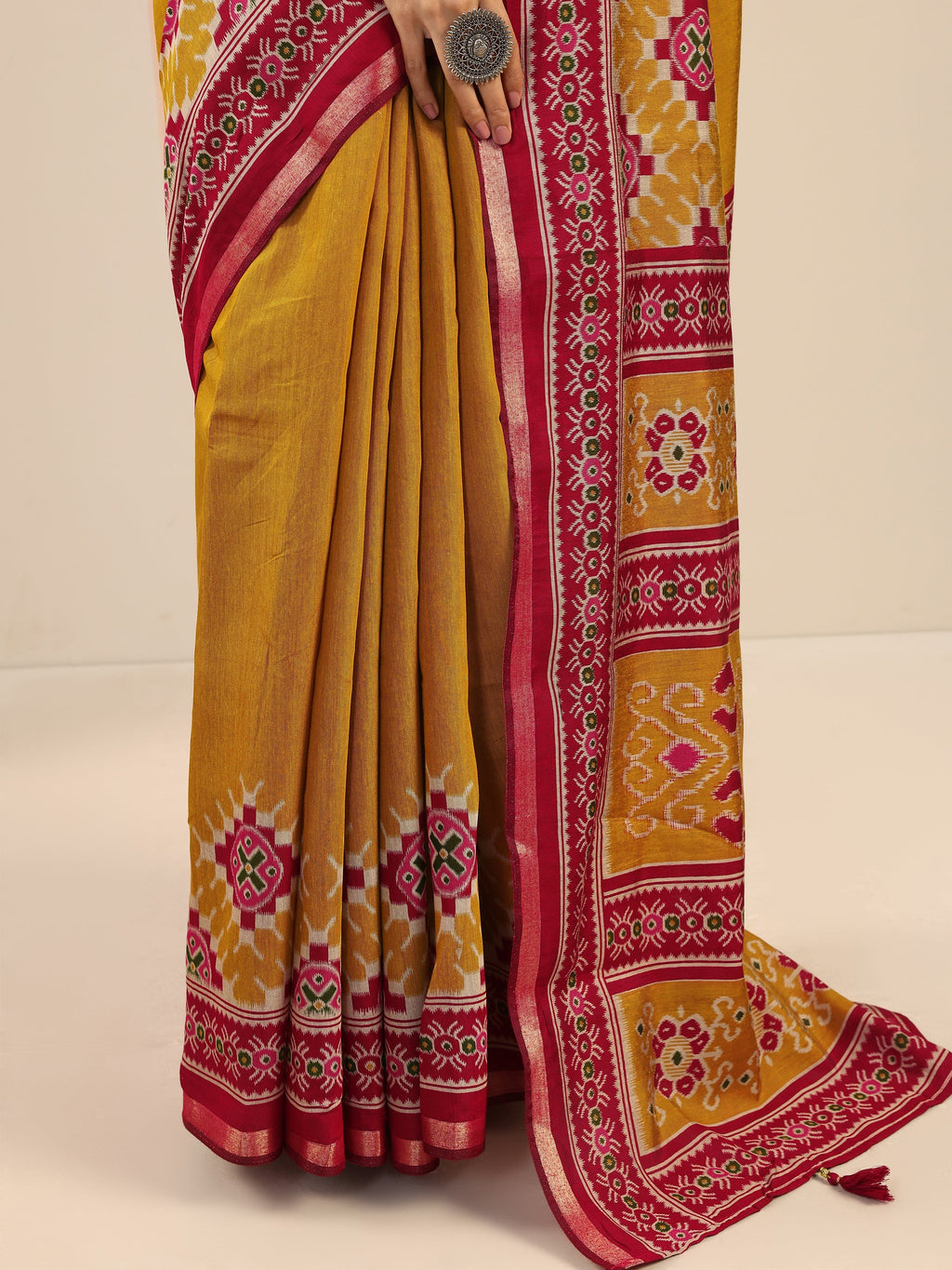 Mustard Solid Cotton Saree With Unstitched Blouse Piece
