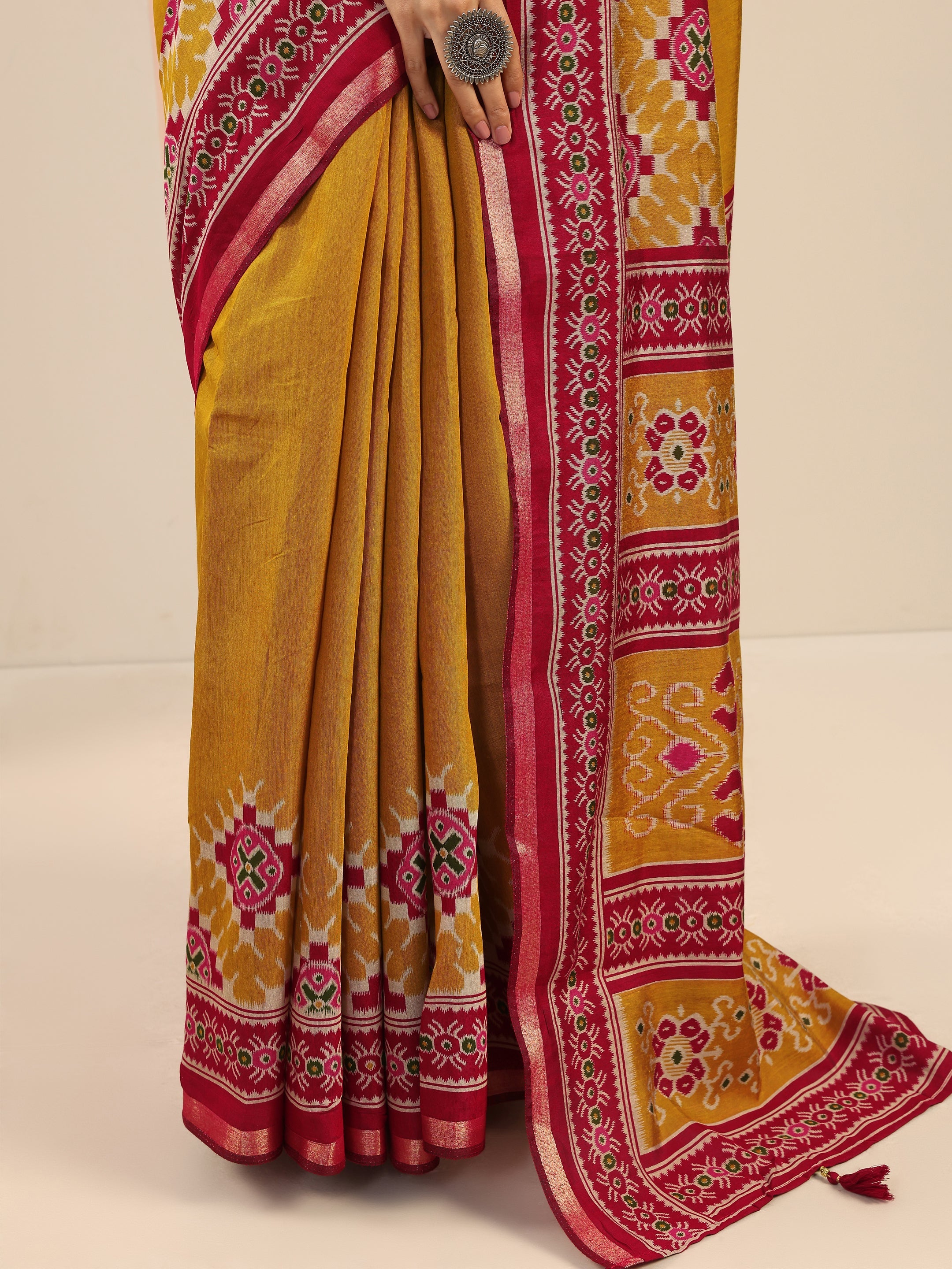 Mustard Solid Cotton Saree With Unstitched Blouse Piece