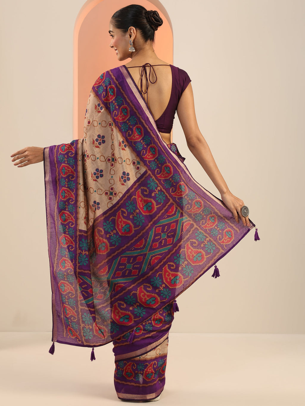 Beige Printed Cotton Saree With Unstitched Blouse Piece