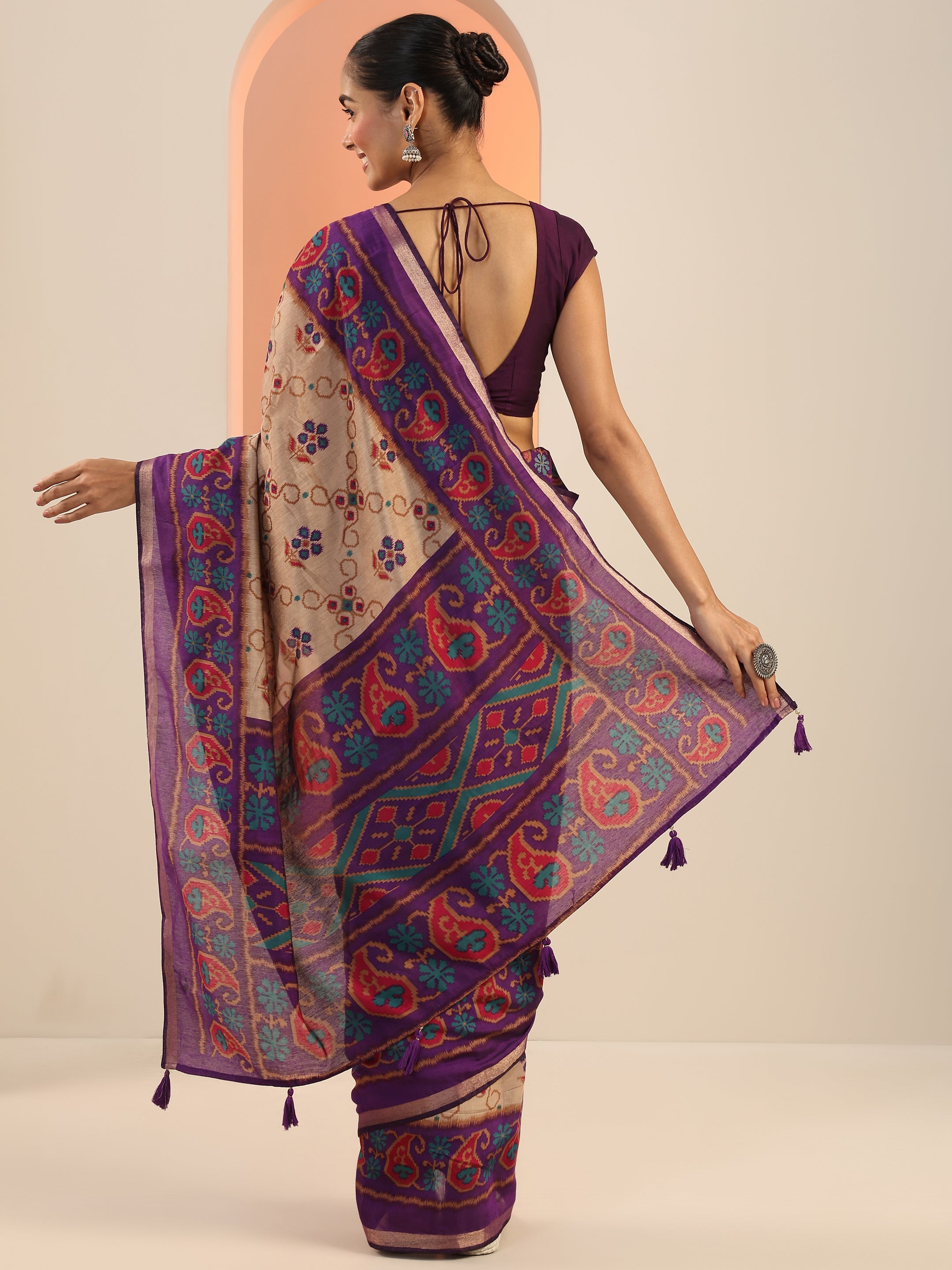 Beige Printed Cotton Saree With Unstitched Blouse Piece