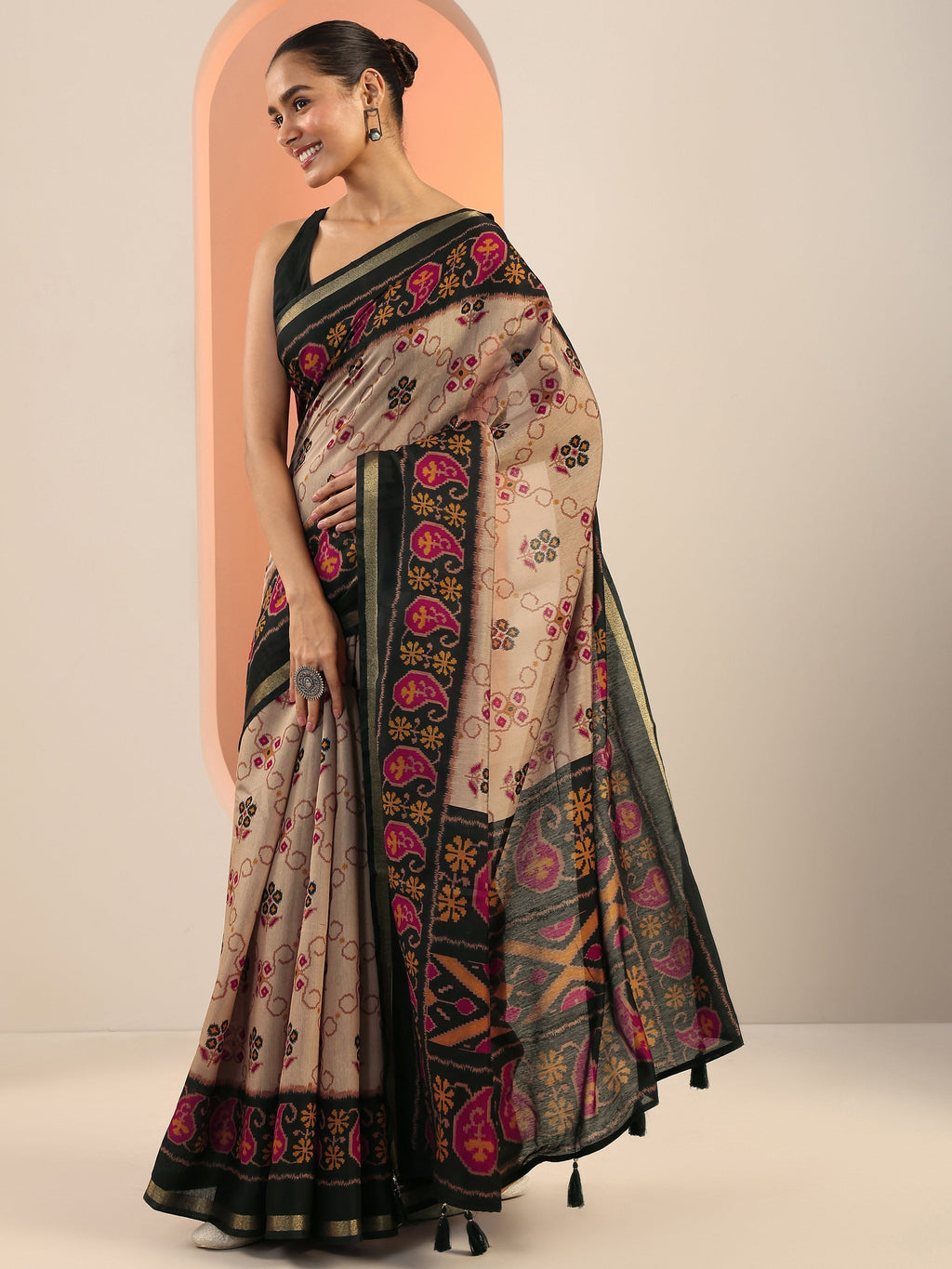 Beige Printed Cotton Saree With Unstitched Blouse Piece
