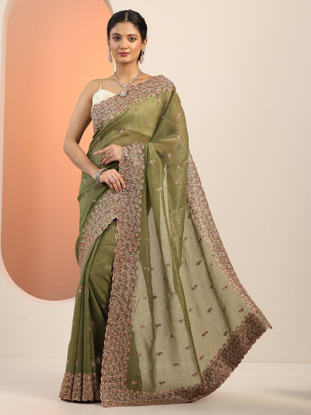 Green Embroidered Silk blend Saree With Unstitched Blouse Piece
