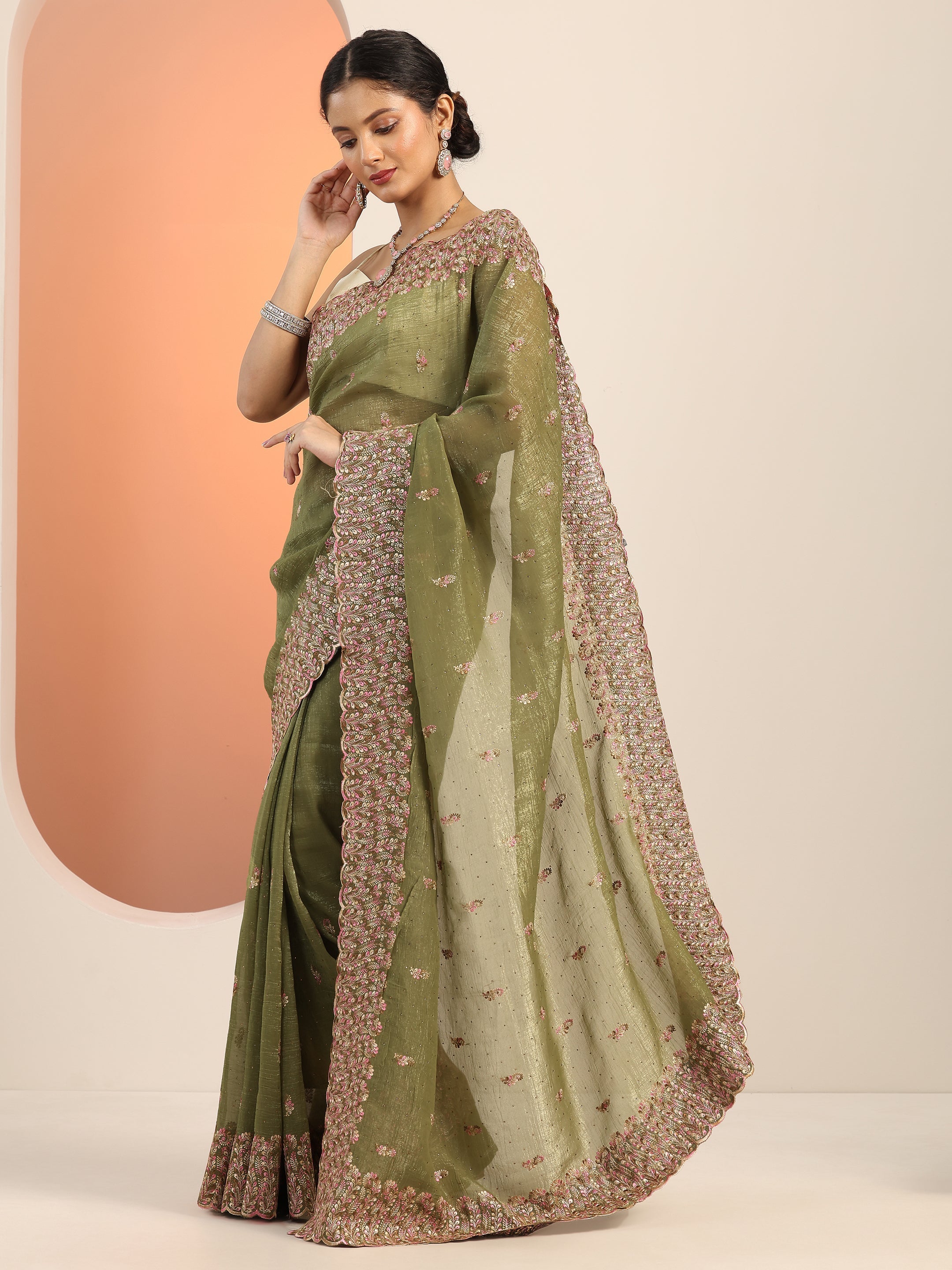 Green Embroidered Silk blend Saree With Unstitched Blouse Piece
