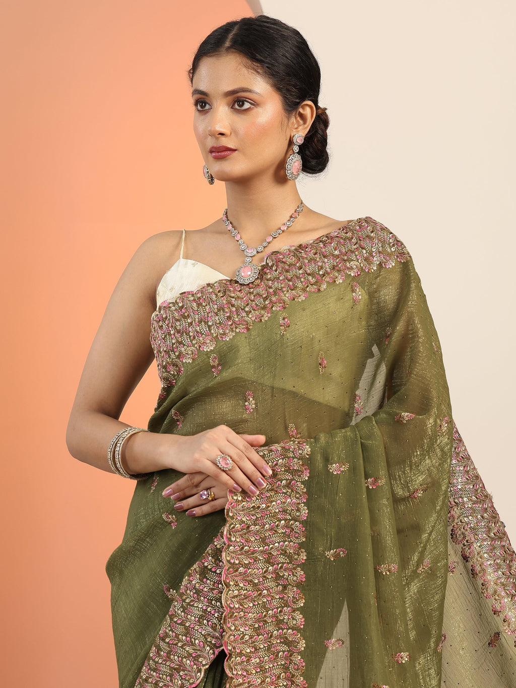 Green Embroidered Silk blend Saree With Unstitched Blouse Piece
