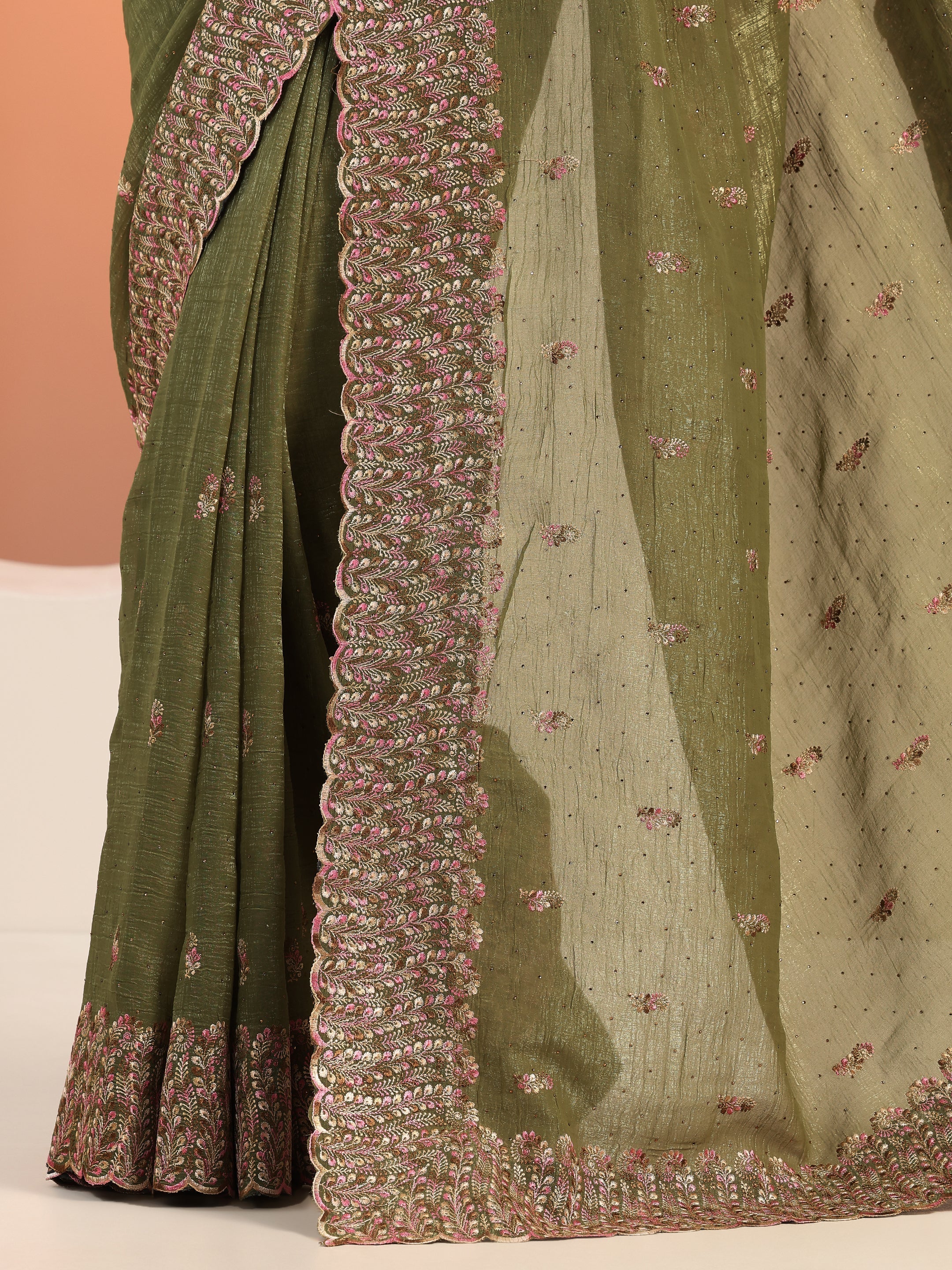 Green Embroidered Silk blend Saree With Unstitched Blouse Piece