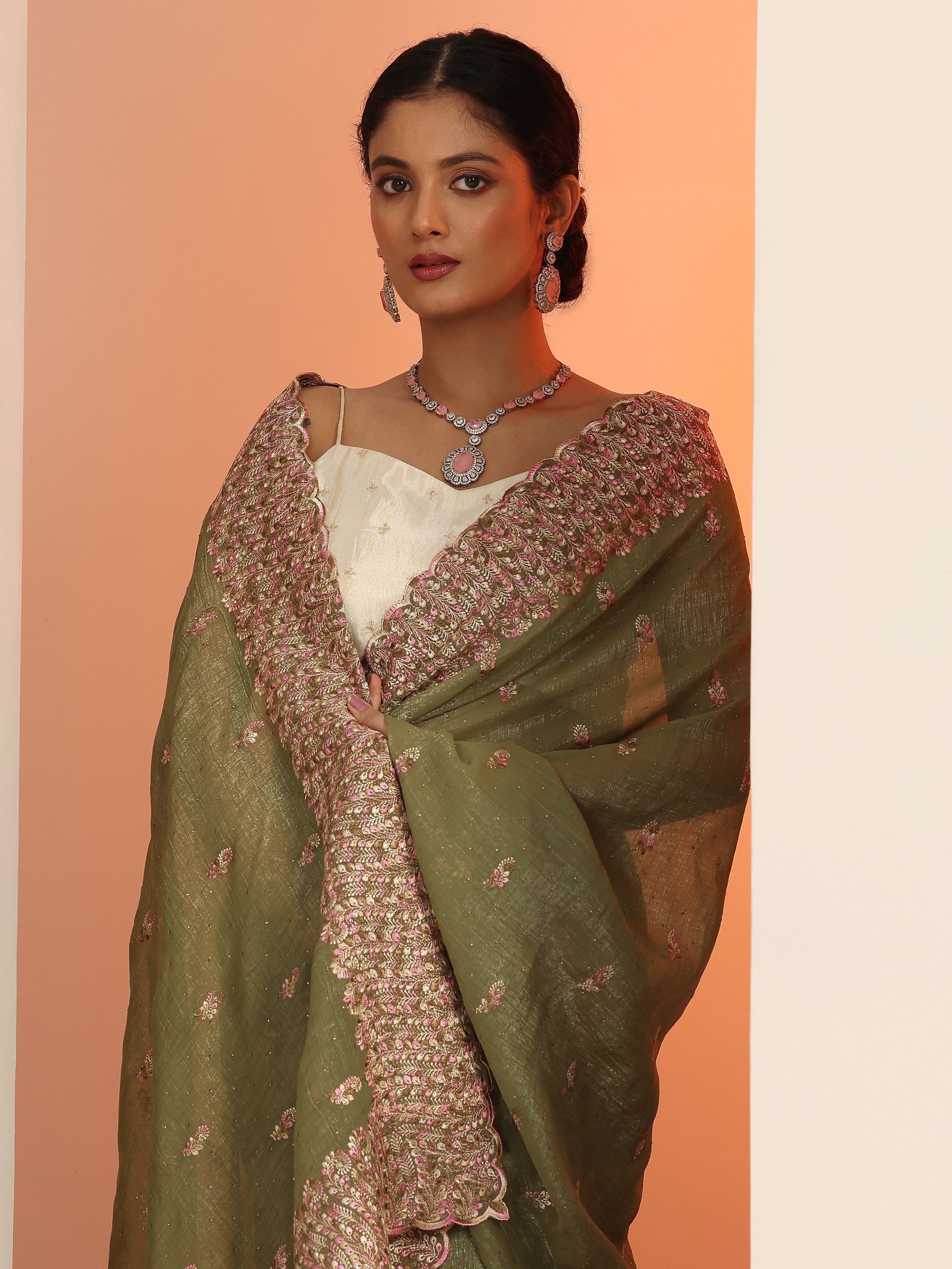 Green Embroidered Silk blend Saree With Unstitched Blouse Piece