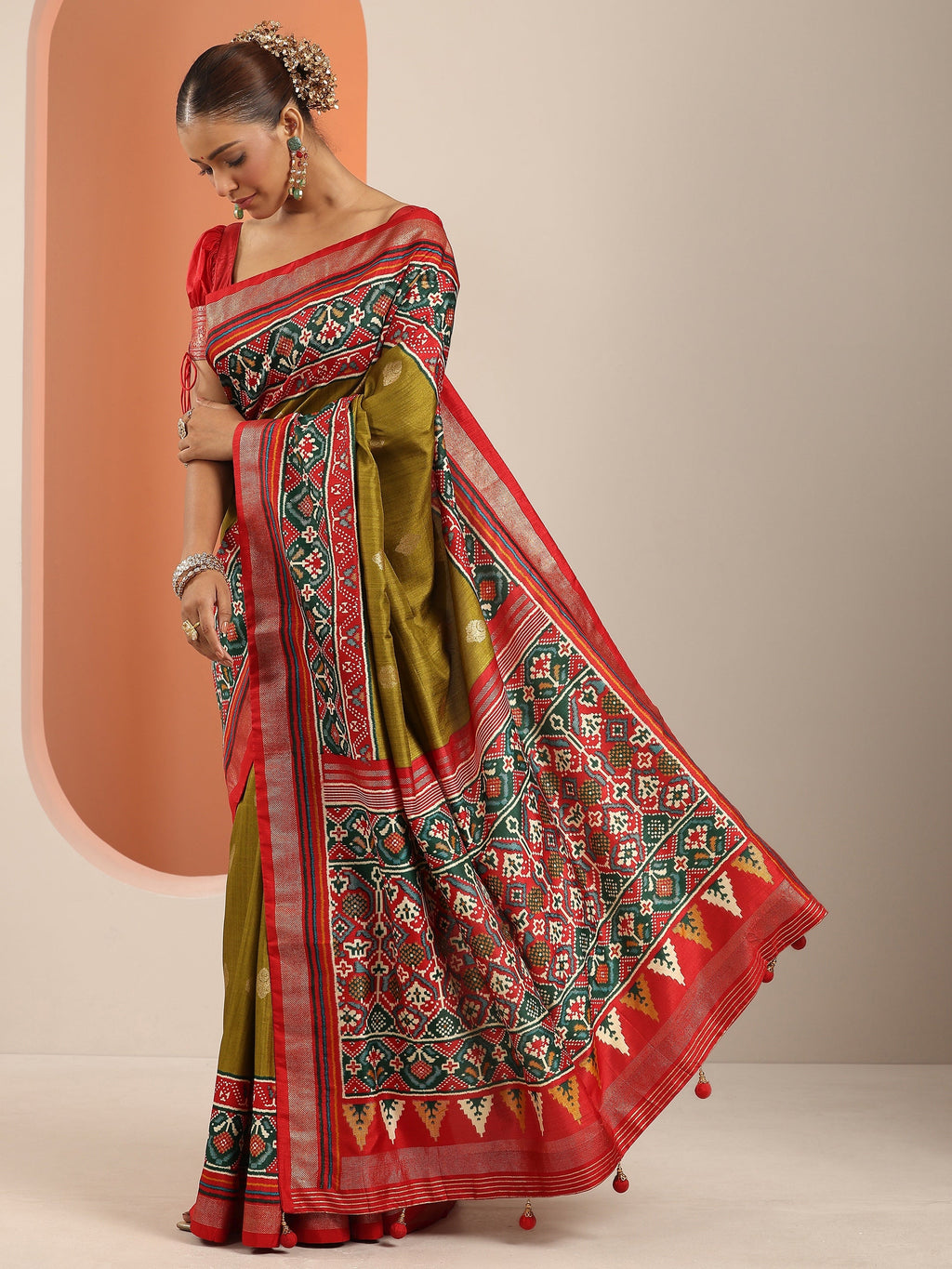 Olive Embellished Silk Blend Saree With Unstitched Blouse Piece