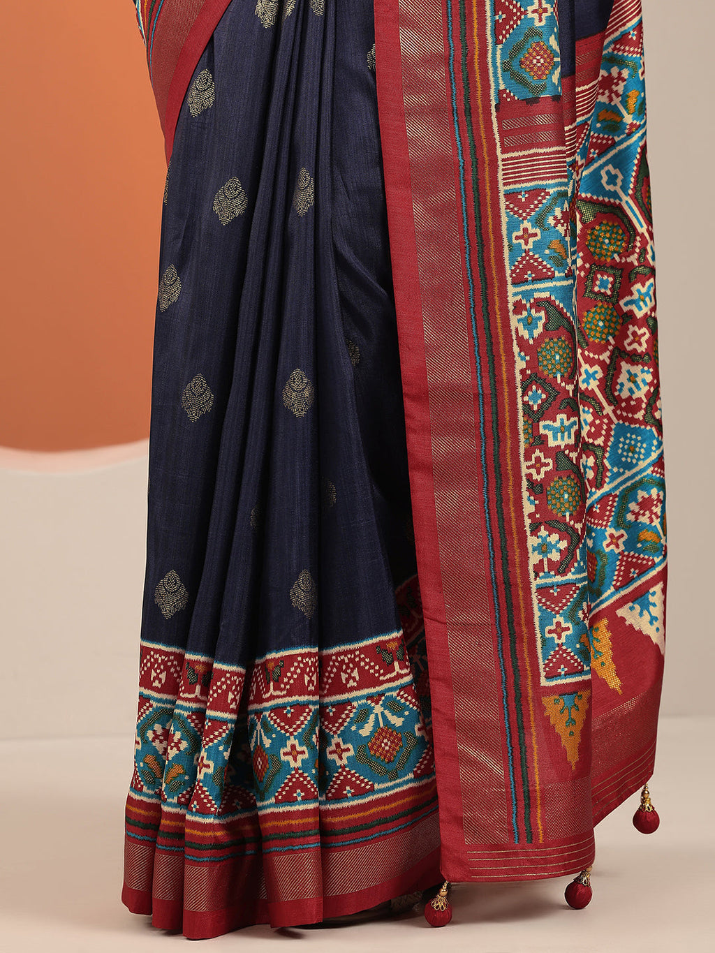 Navy Blue Embellished Silk Blend Saree With Unstitched Blouse Piece