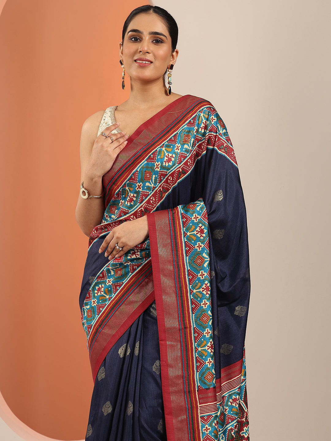 Navy Blue Embellished Silk Blend Saree With Unstitched Blouse Piece