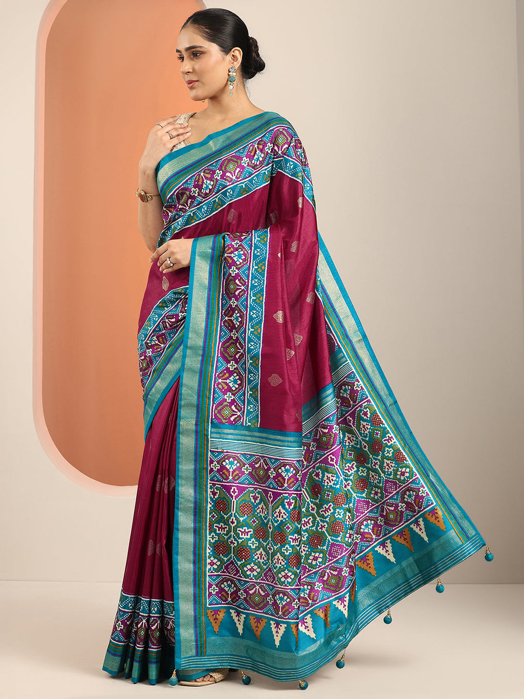 Maroon Embellished Silk Blend Saree With Unstitched Blouse Piece