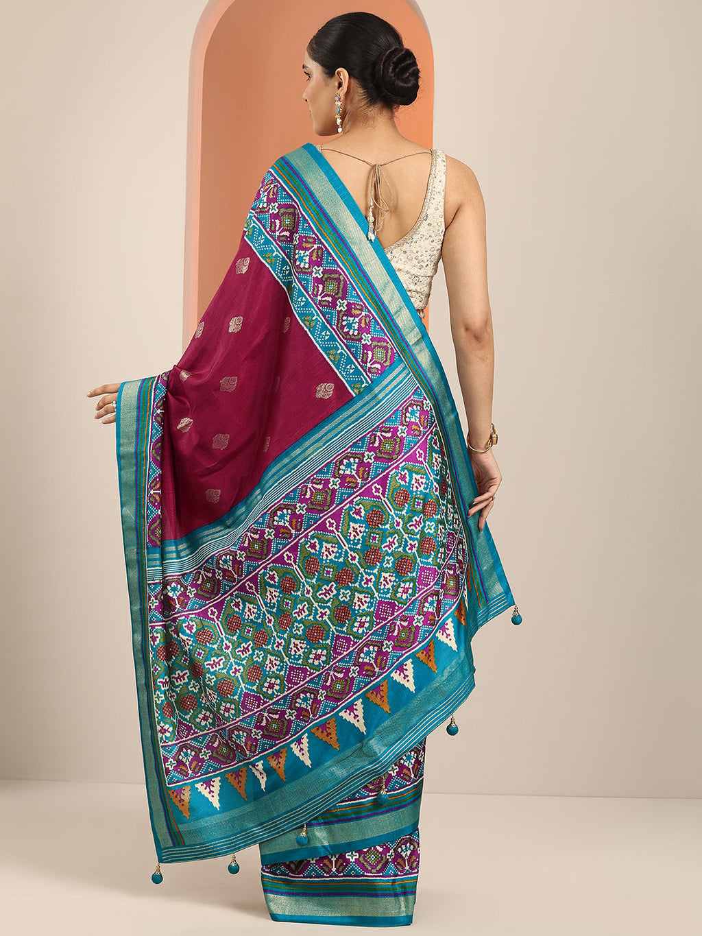 Maroon Embellished Silk Blend Saree With Unstitched Blouse Piece