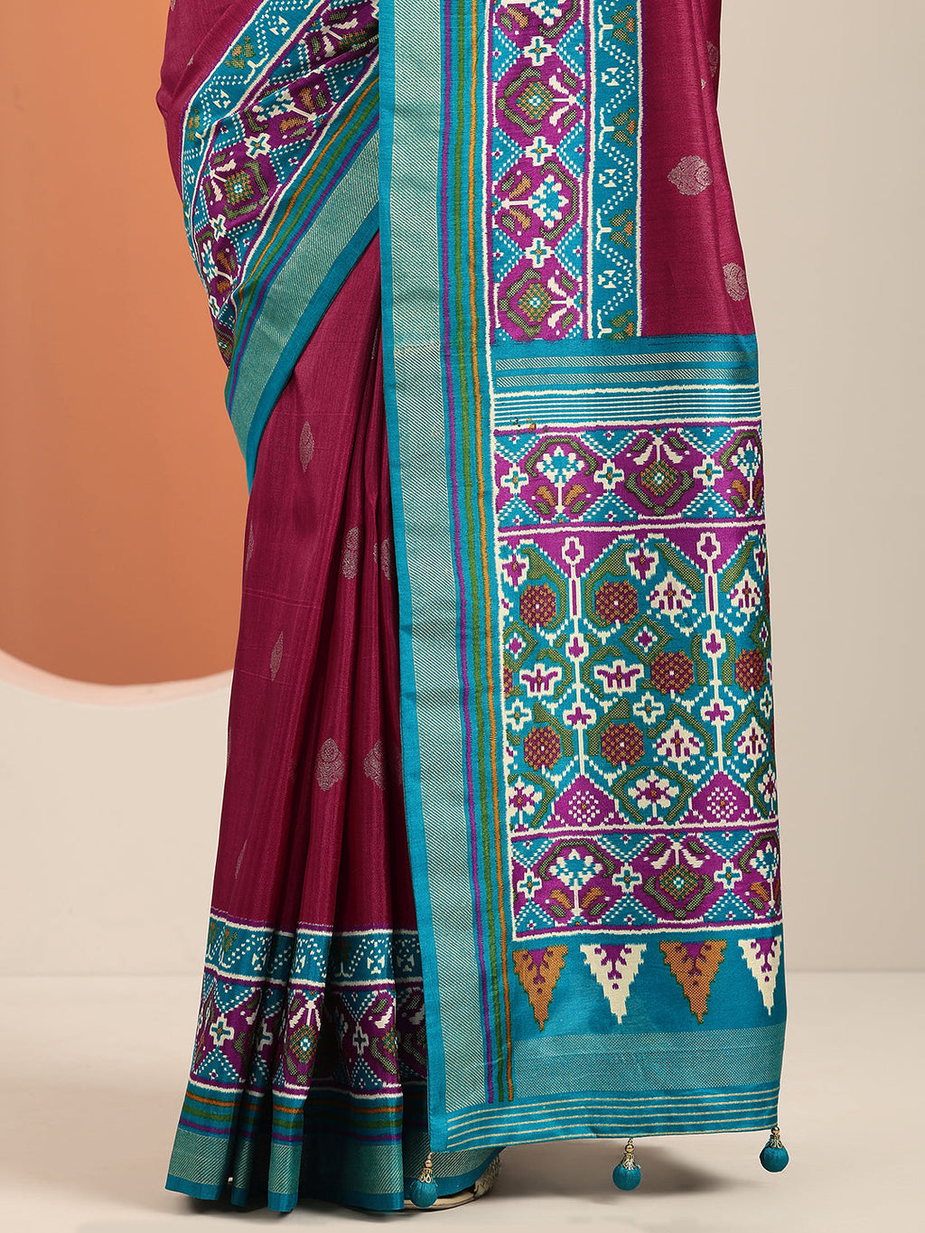 Maroon Embellished Silk Blend Saree With Unstitched Blouse Piece