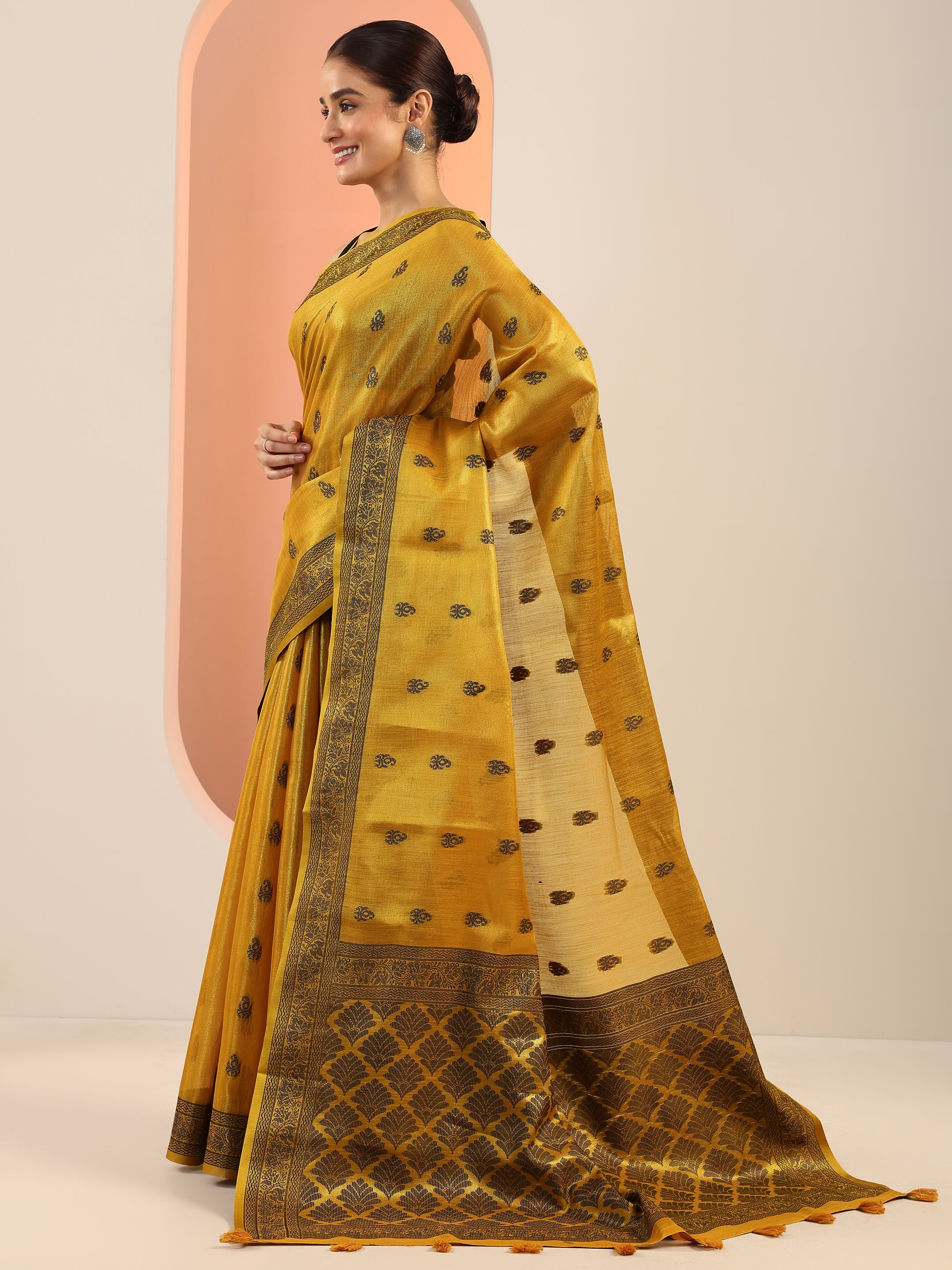 Mustard Embellished Silk Blend Saree With Unstitched Blouse Piece