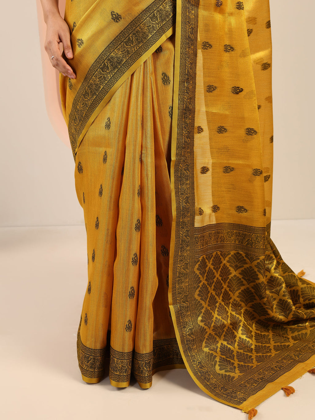 Mustard Embellished Silk Blend Saree With Unstitched Blouse Piece