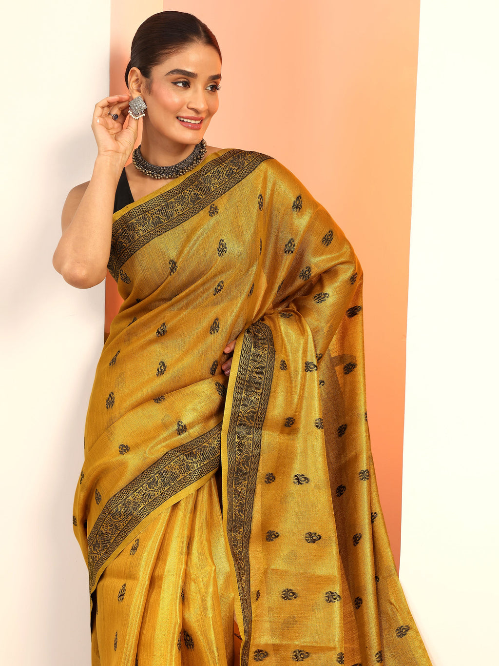 Mustard Embellished Silk Blend Saree With Unstitched Blouse Piece
