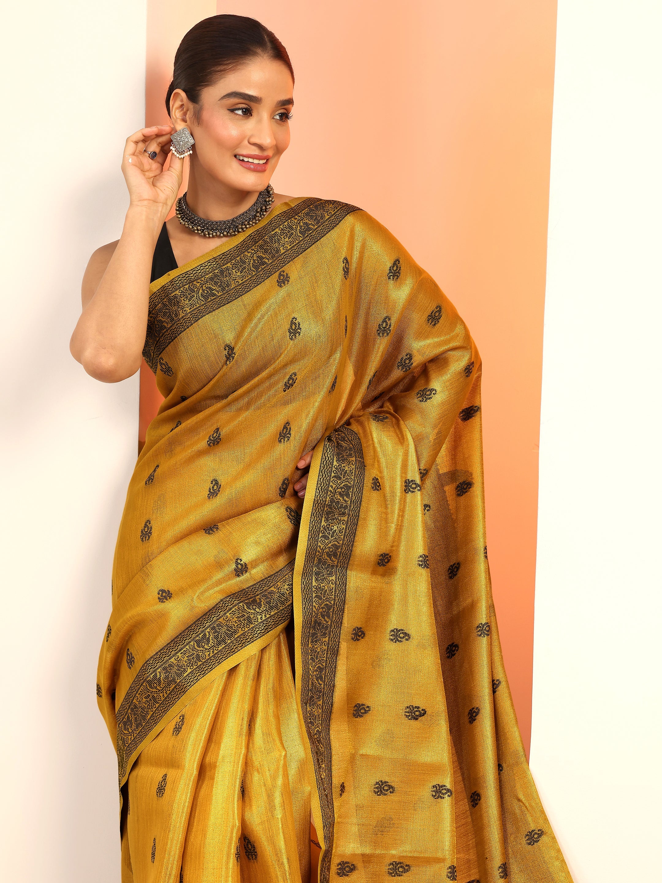 Mustard Embellished Silk Blend Saree With Unstitched Blouse Piece