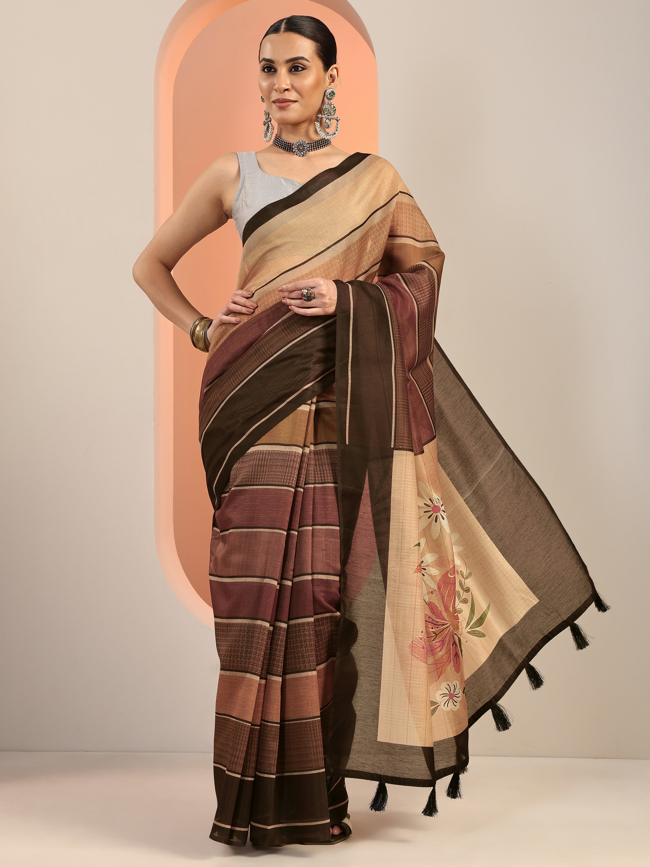 Mustard Printed Silk Blend Saree With Unstitched Blouse Piece