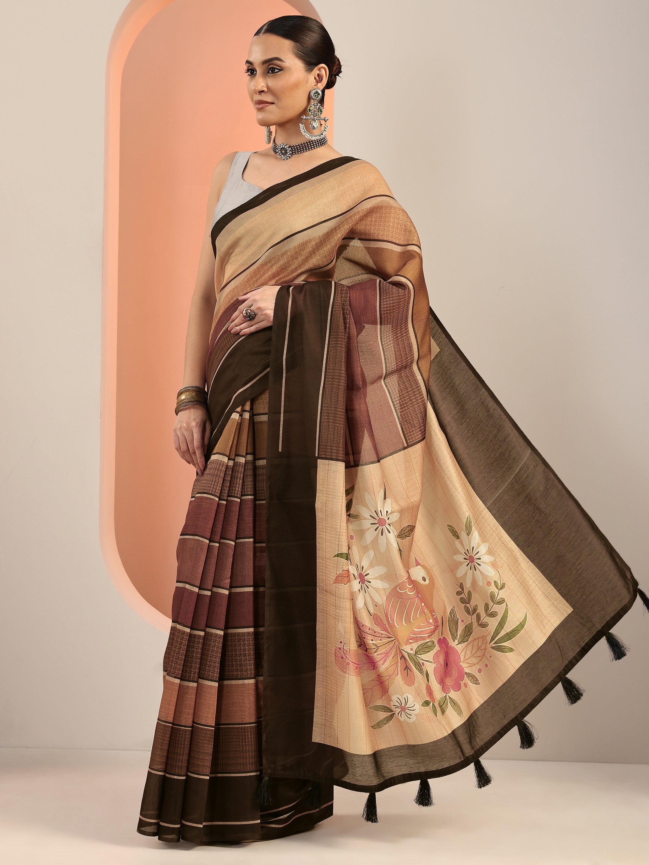 Mustard Printed Silk Blend Saree With Unstitched Blouse Piece