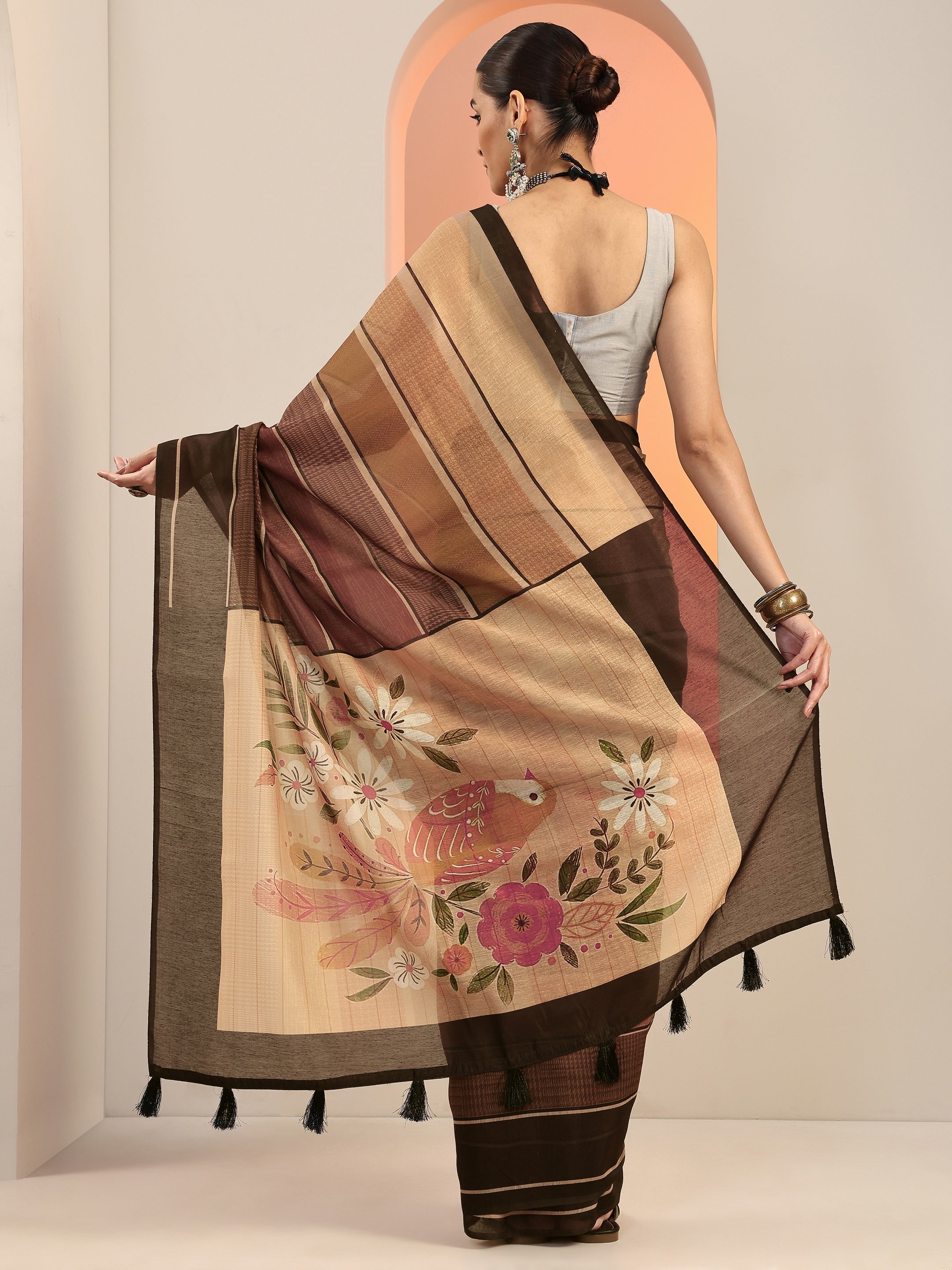 Mustard Printed Silk Blend Saree With Unstitched Blouse Piece