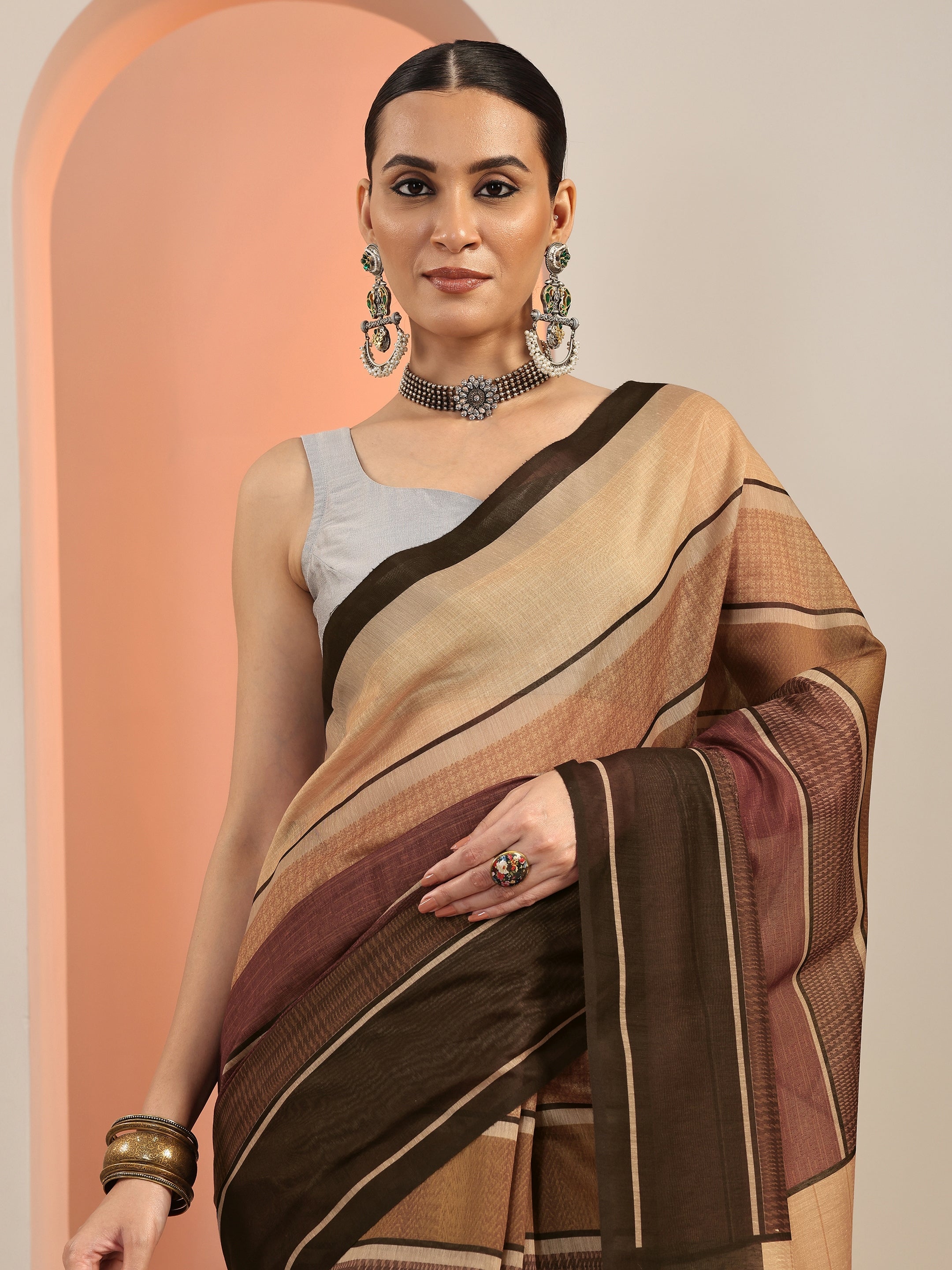 Mustard Printed Silk Blend Saree With Unstitched Blouse Piece