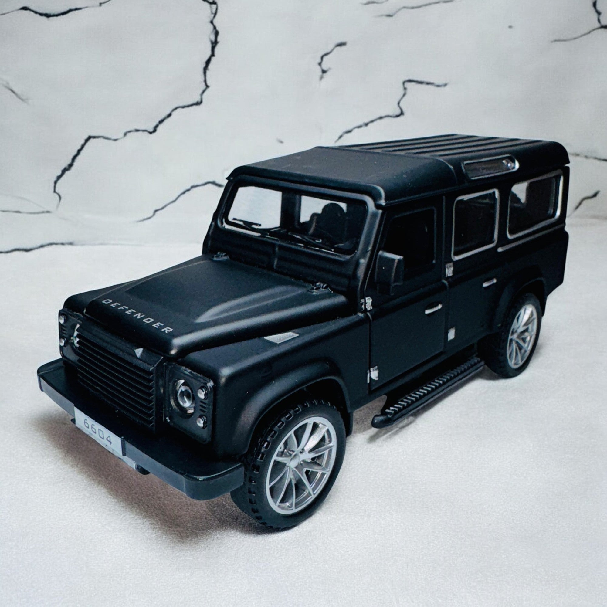 Classic Land Rover Defender 110 1:24 diecast scale model car collectible | Assorted Colors